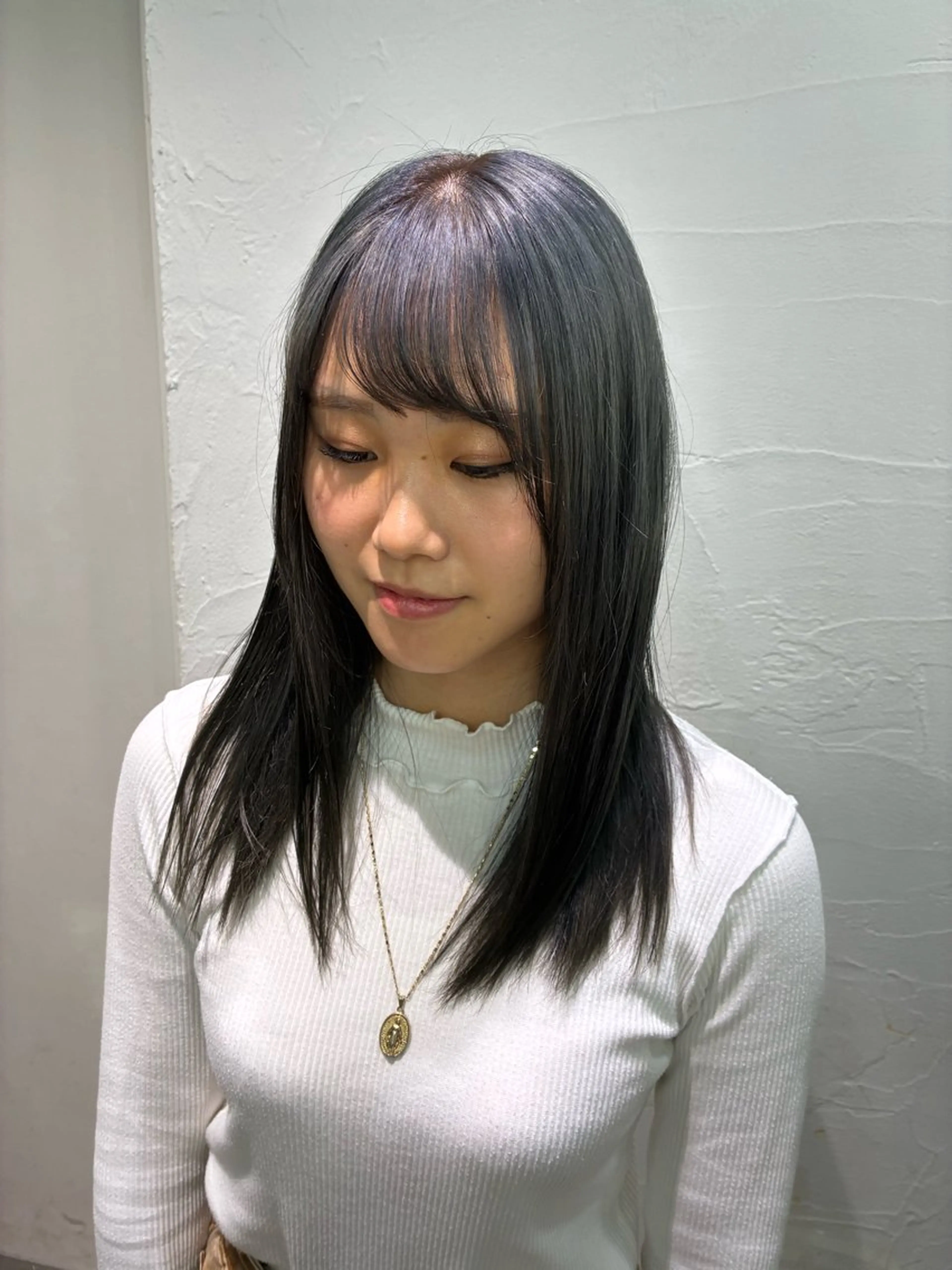 ミディアム カラー ヘアカラー トリートメント 佐藤 芽衣のヘアスタイル