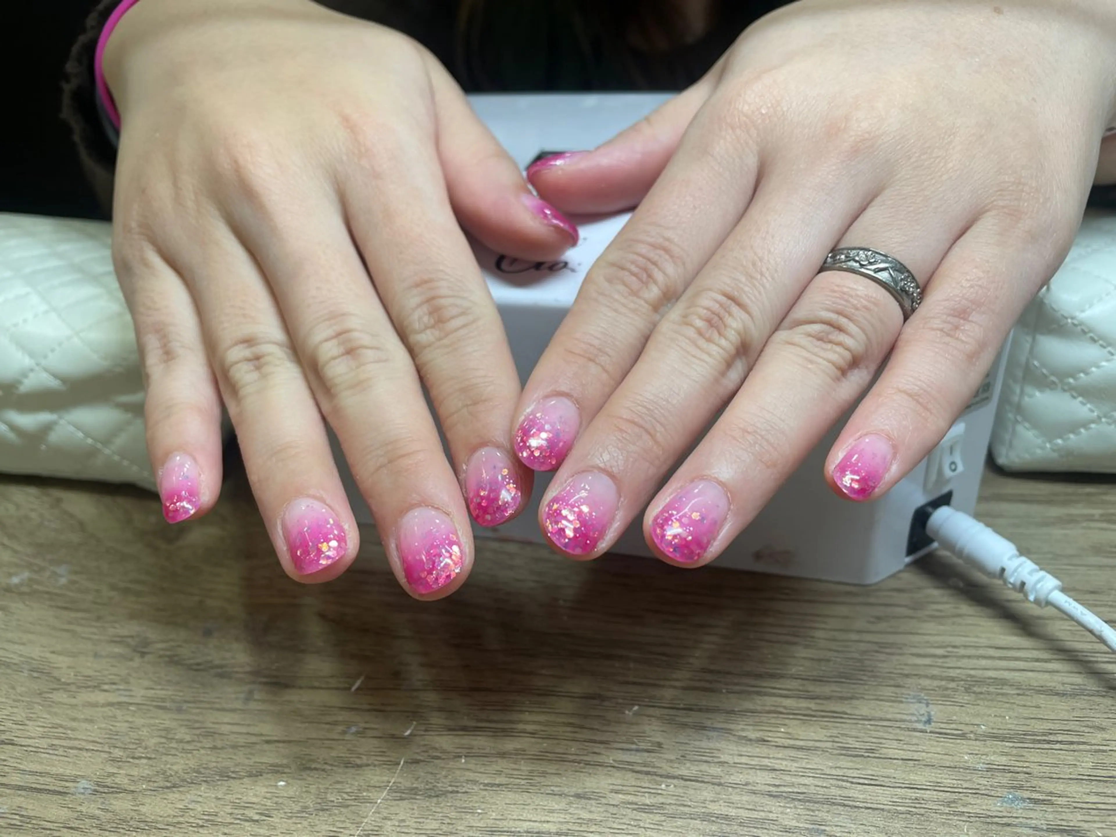 ネイル ラメ(グリッター) ラメグラデーション ネイルサロンエーナイン札幌麻生店所属・堀越 優のネイルデザイン