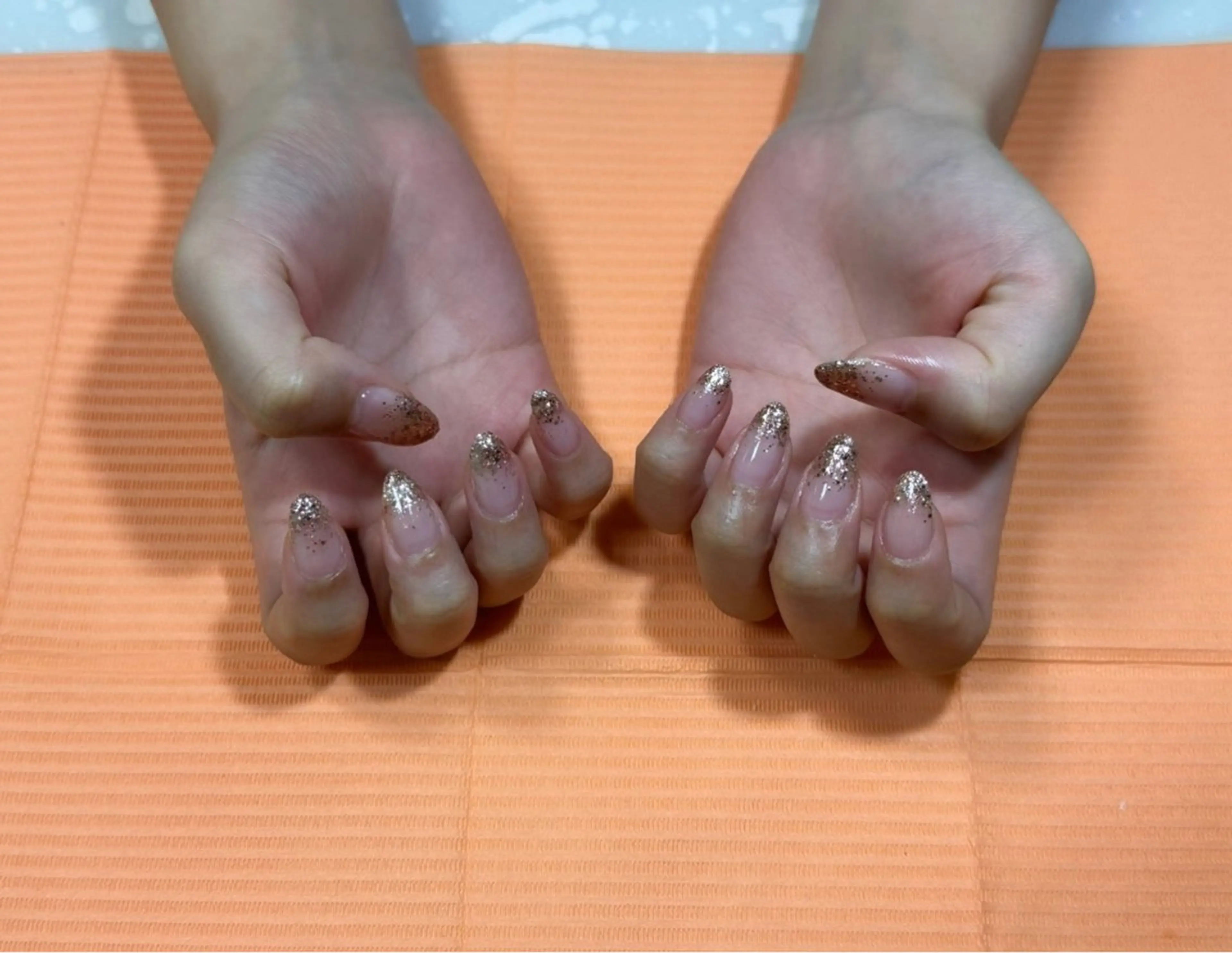 ネイル グラデーション ラメ(グリッター) ラメグラデーション Buena所属・miu "のネイルデザイン