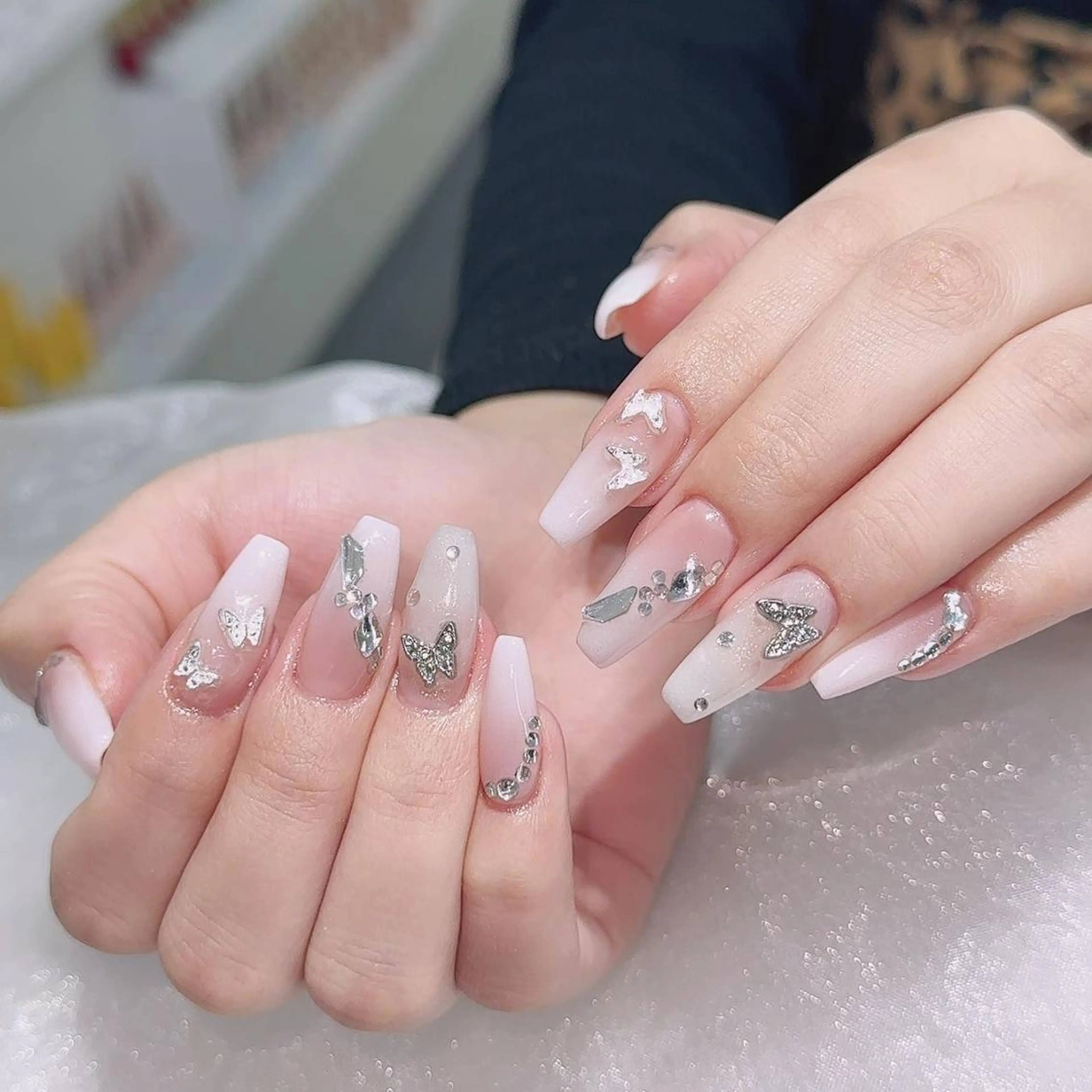 ネイル アートネイル 長さ出し スカルプネイル Queens みなみのネイルデザイン