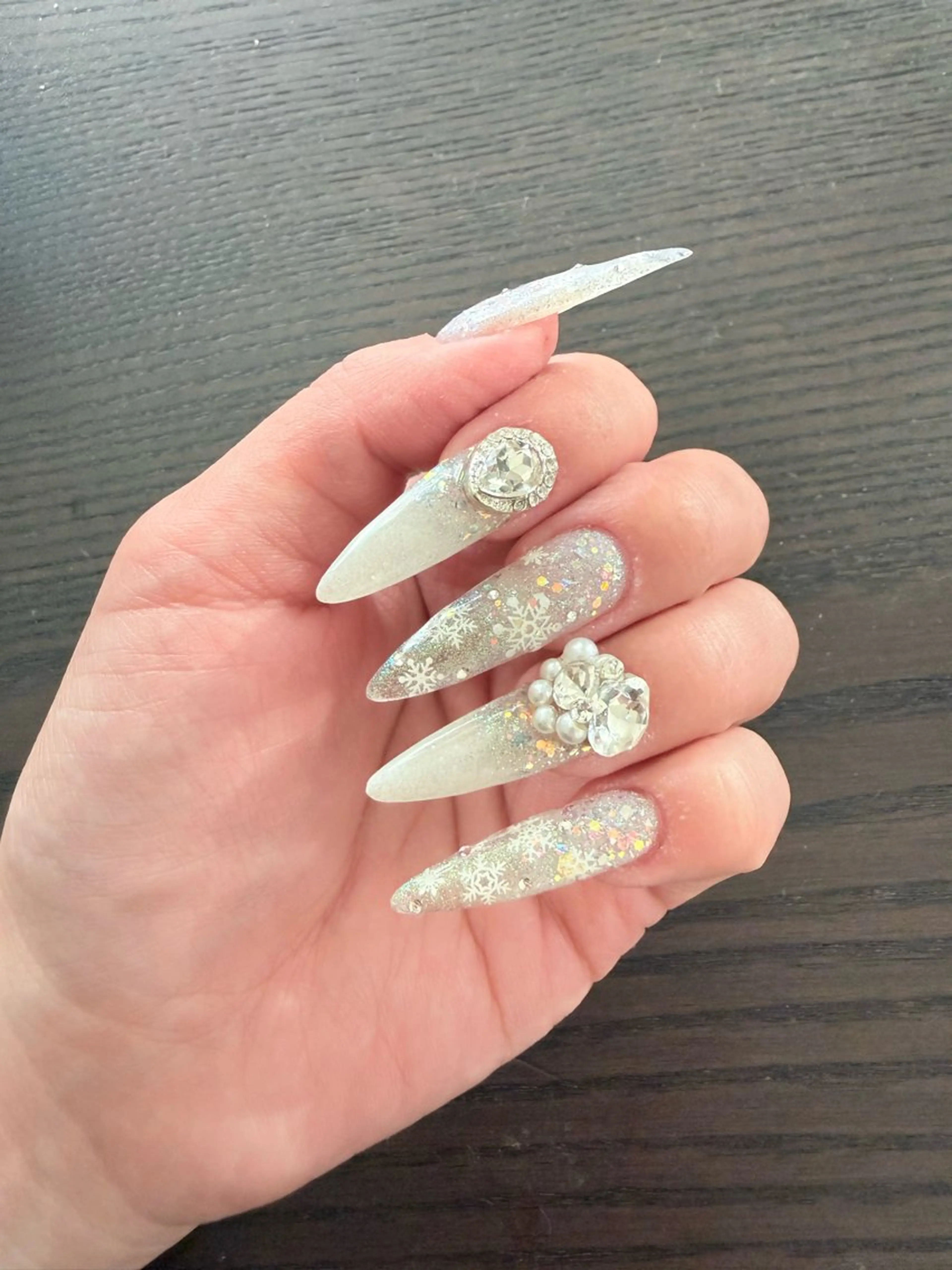 ネイル キラキラネイル ラメ(グリッター) ホワイト 冬ネイル Malo nailのネイルデザイン