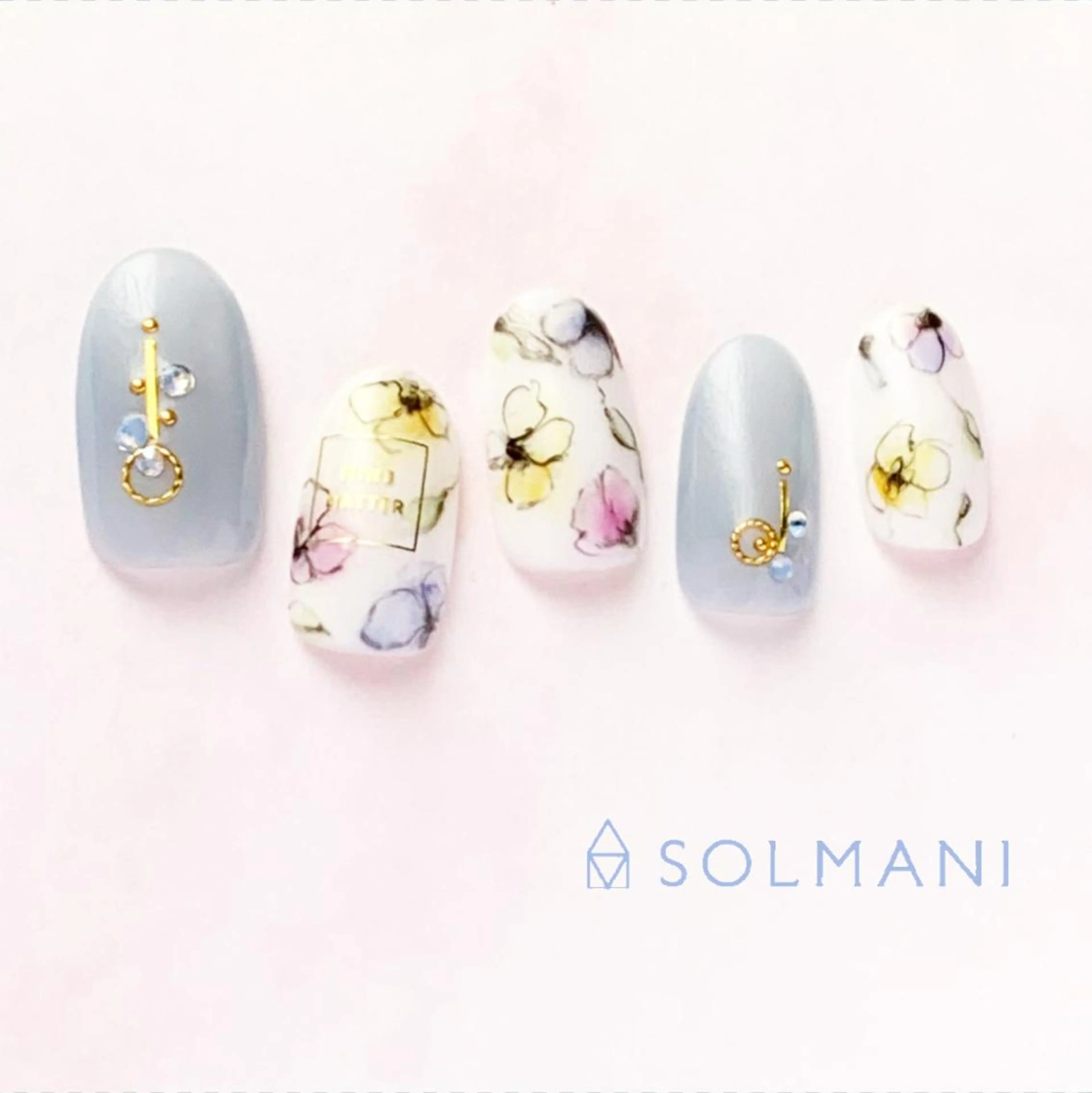 ネイル フラワーネイル SOLMANI 予約担当のネイルデザイン