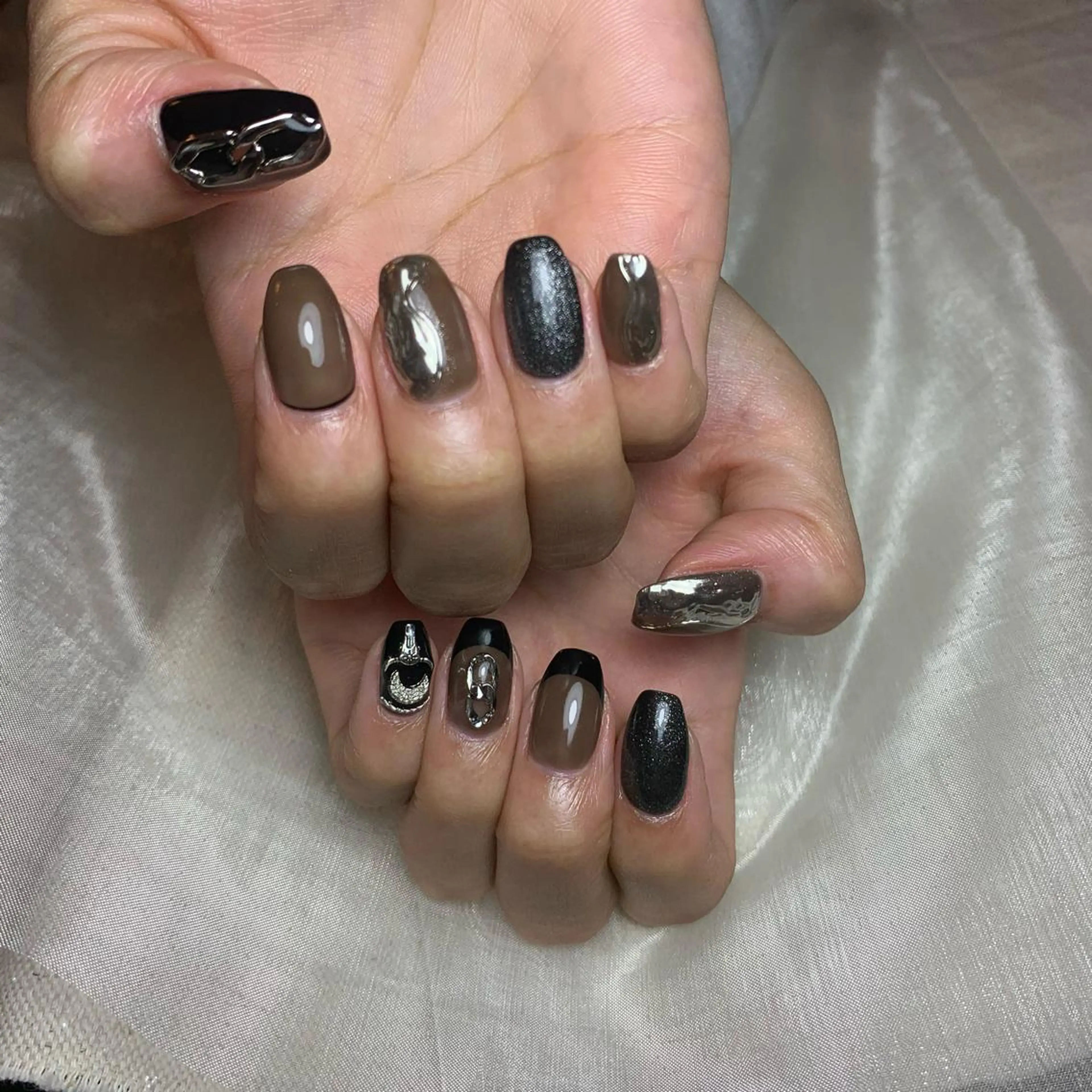 ネイル ハンドネイル repos~ルポ~所属・里見 麗のネイルデザイン