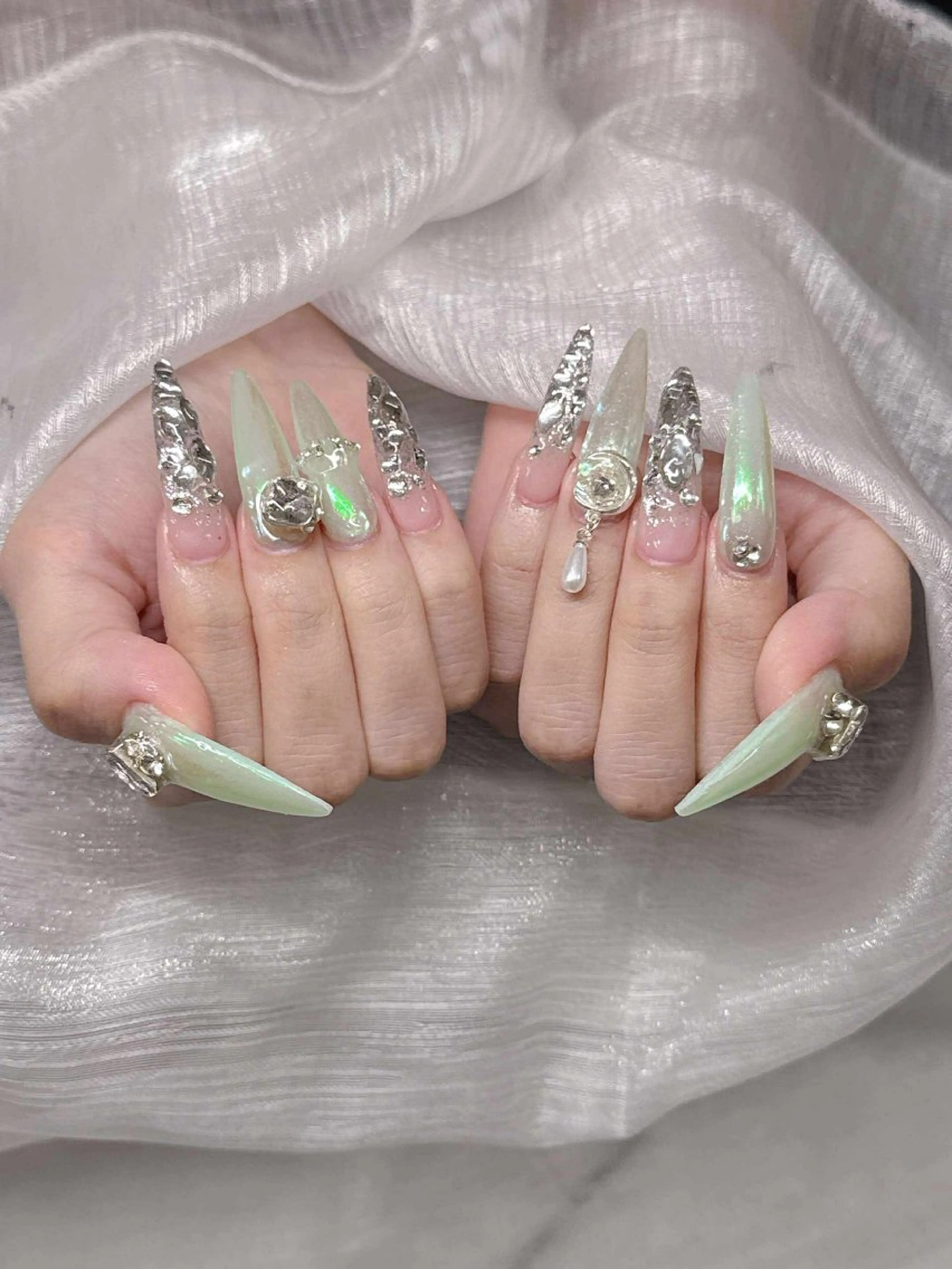 ネイル 長さ出し グラデーション 卒業式 キラキラネイル マグネットネイル ハンドネイル Lee Nailsのネイルデザイン