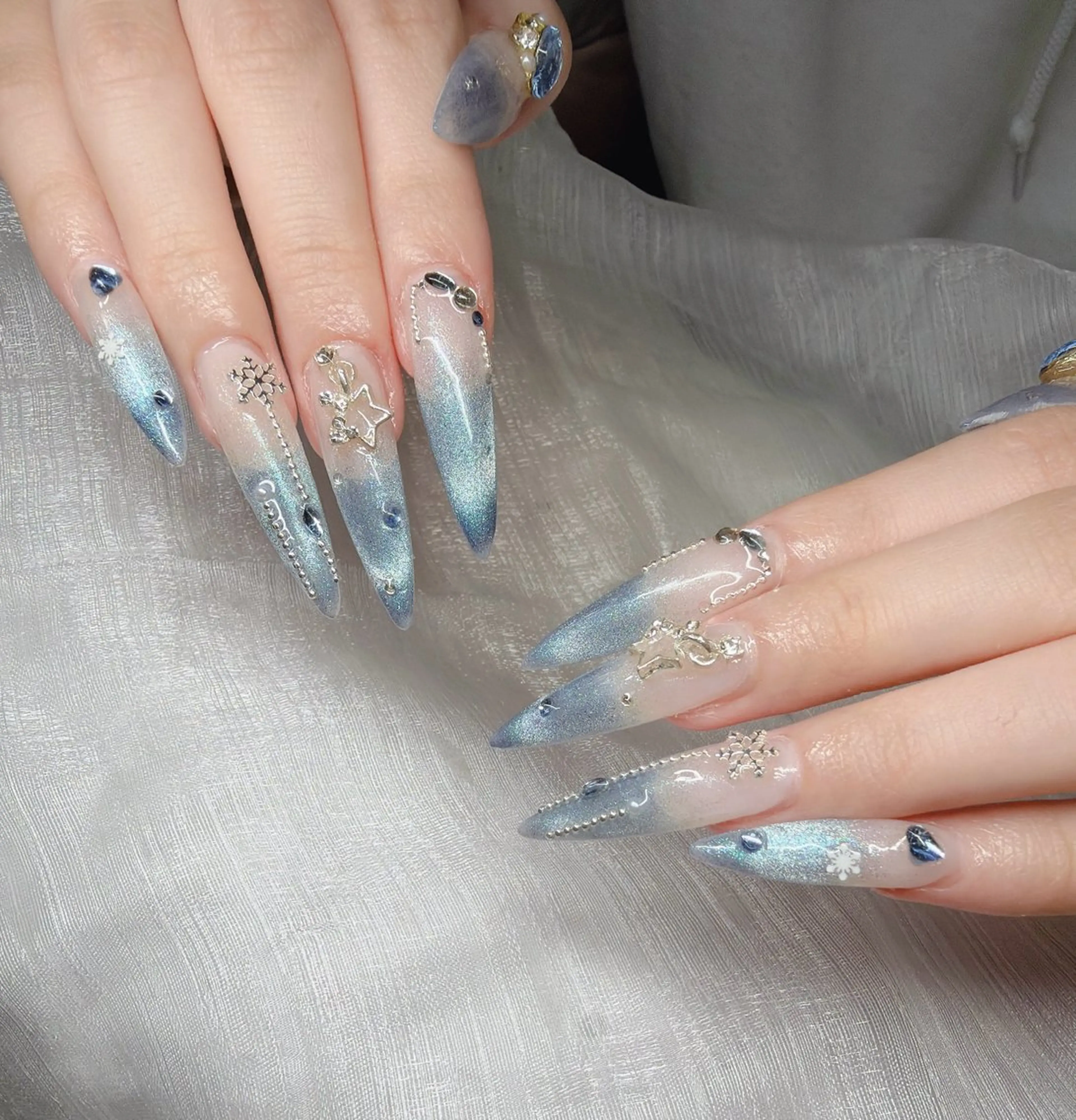 ネイル 長さ出し グラデーション 卒業式 キラキラネイル マグネットネイル ハンドネイル Lee Nailsのネイルデザイン