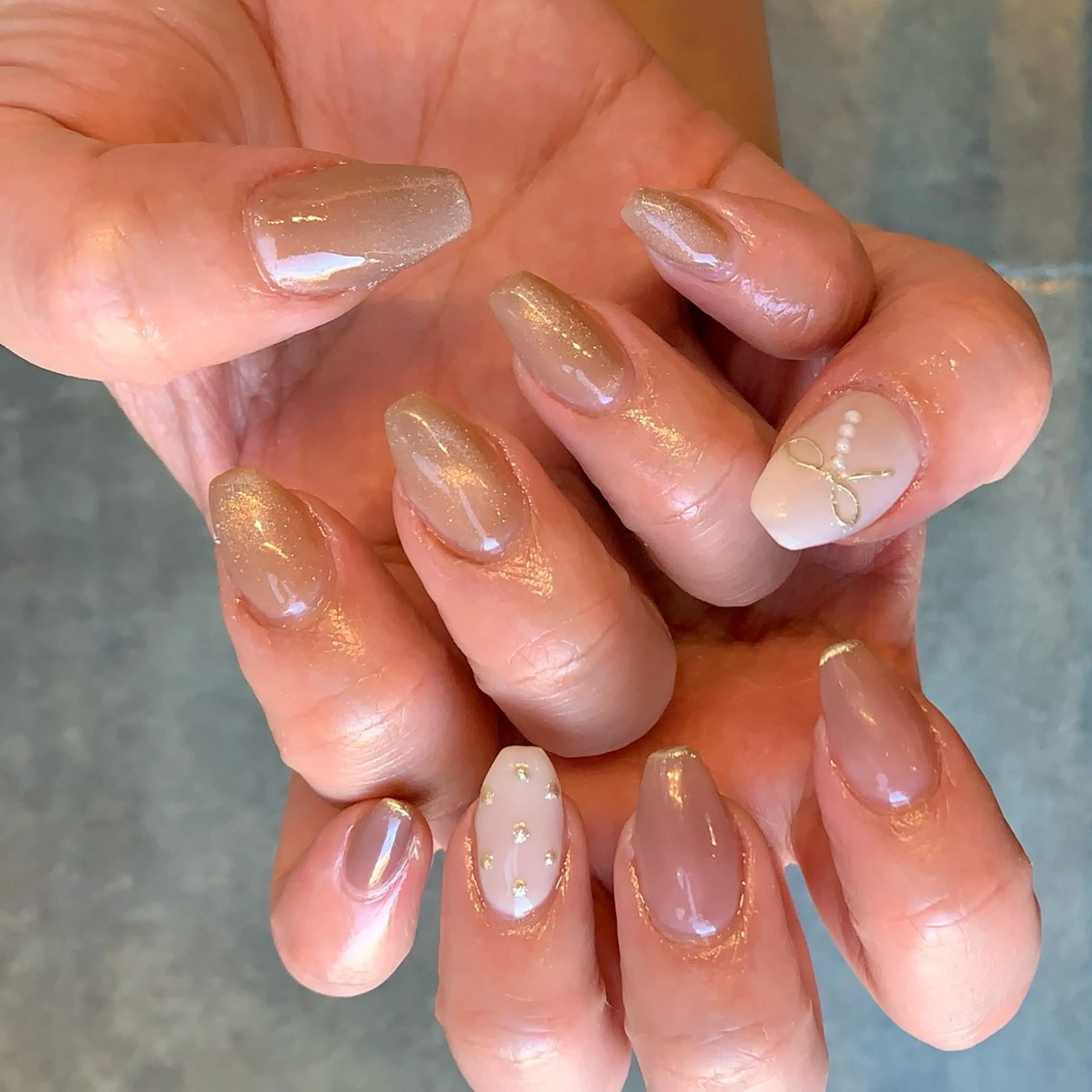 ネイル ジェルネイル ミラーネイル パラジェル リボン ハンドネイル YUKIMO🍎名駅 /ニュアンスのネイルデザイン