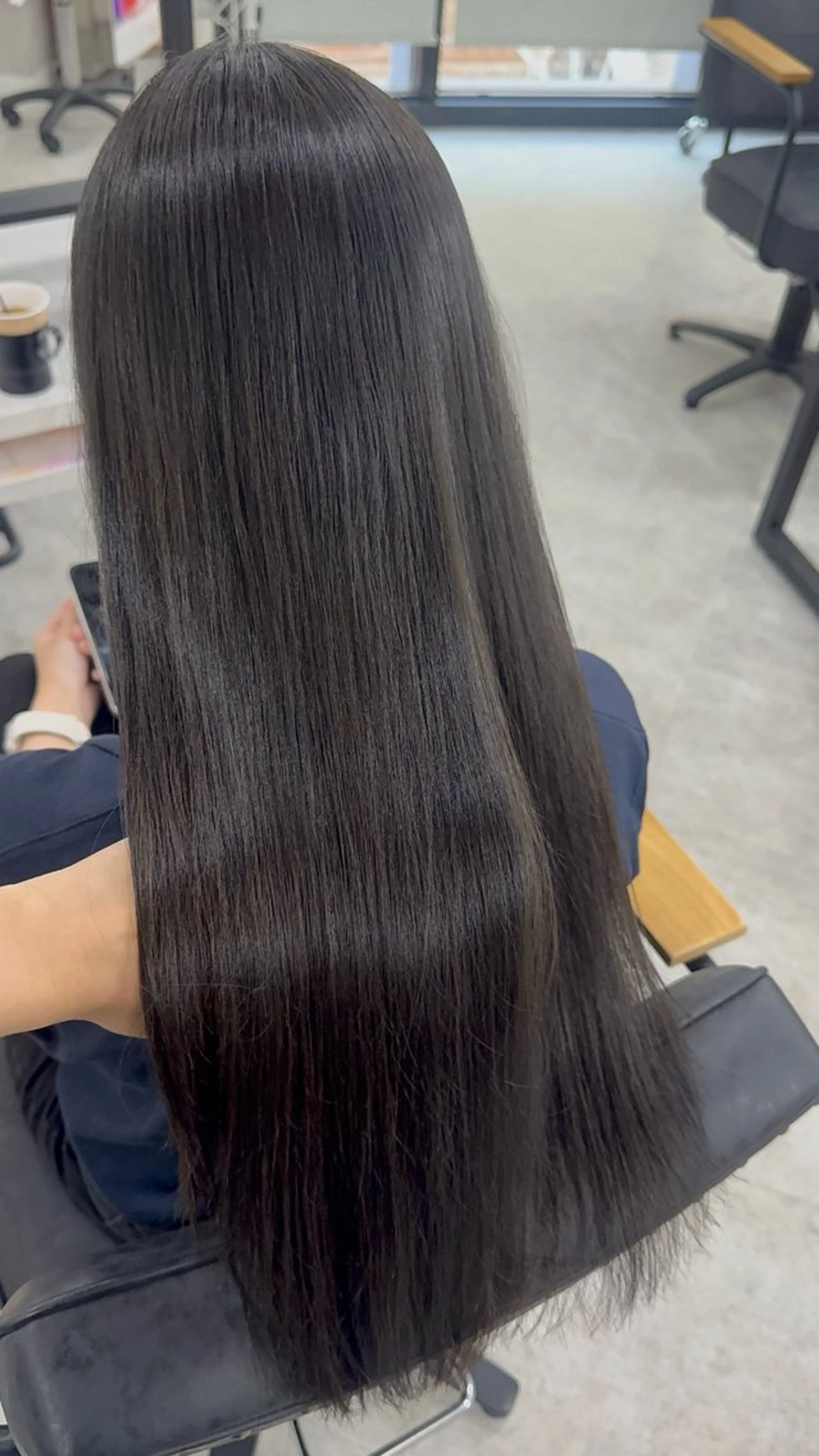 ロング カラー アッシュ アッシュブラウン ベージュカラー 黒髪 ブリーチ カット ヘアカラー トリートメント 赤み無し柔らかカラー 【梅田】madokaのヘアスタイル