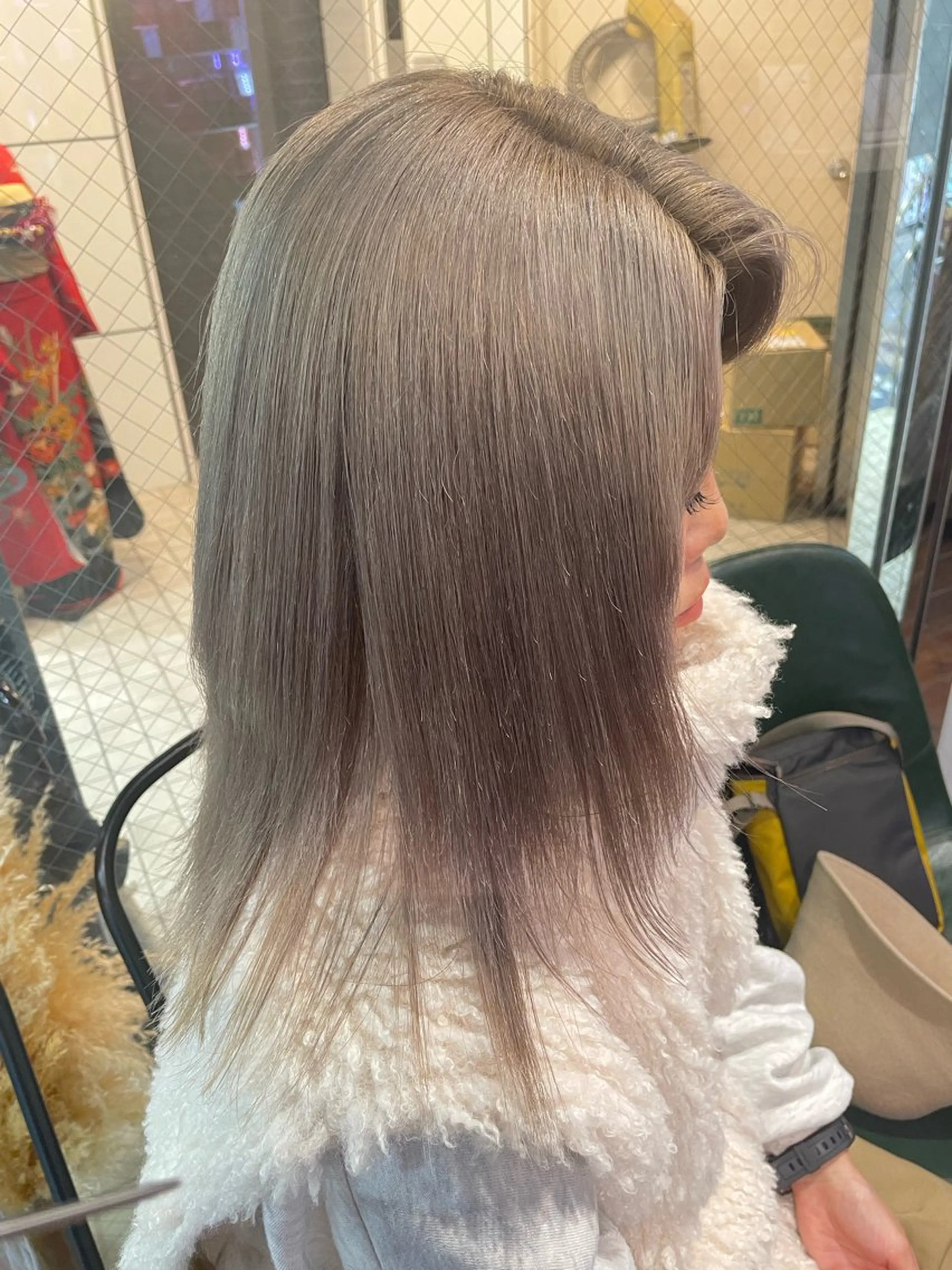 セミロング カラー ‪るか/‪透明感 カラー/アレンジのヘアスタイル