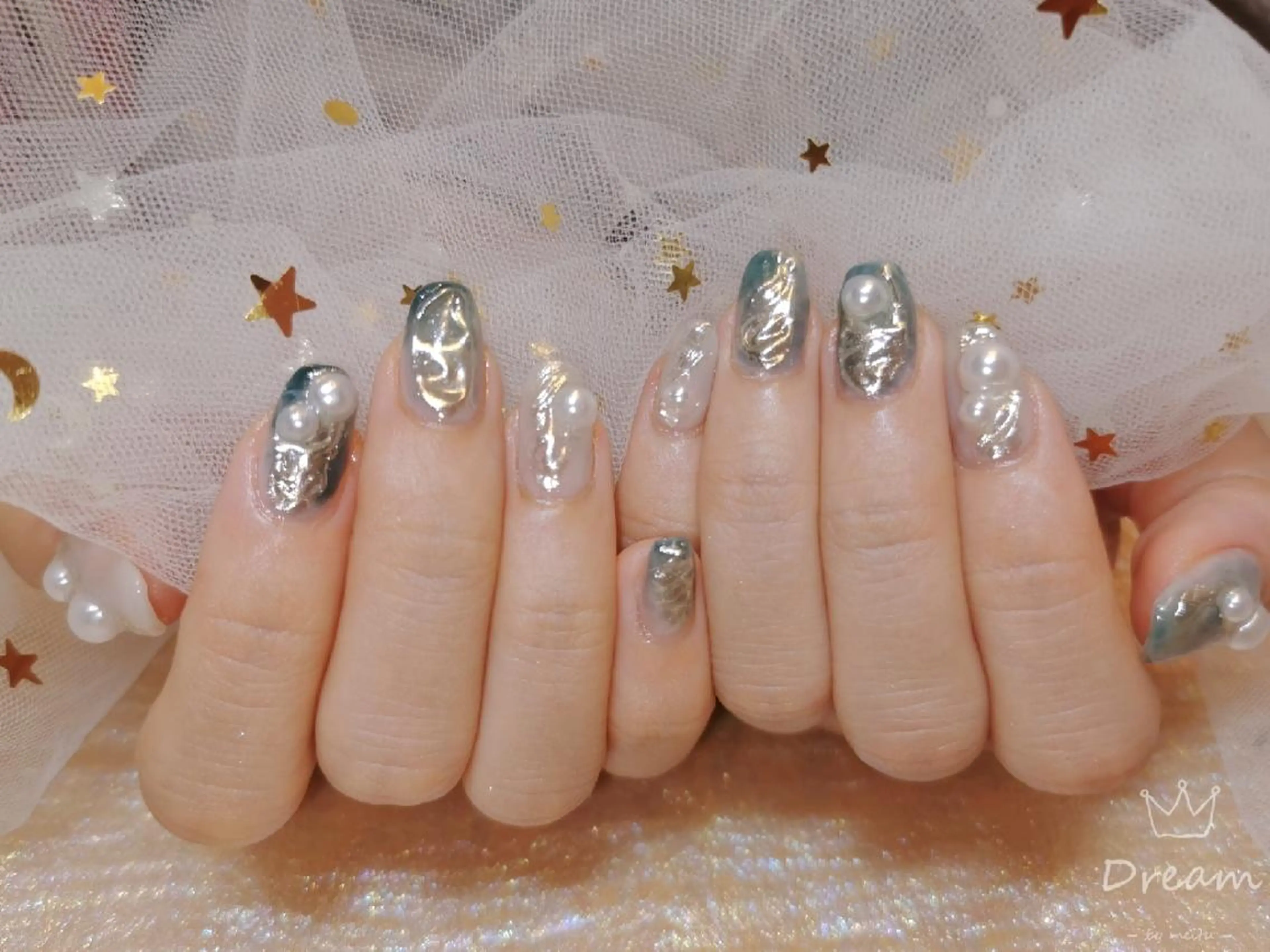 ネイル ミディアム 氷ネイル・うるうるネイル キラキラネイル ミラーネイル ネイリストゆか💅 長さだし、深爪矯正のネイルデザイン