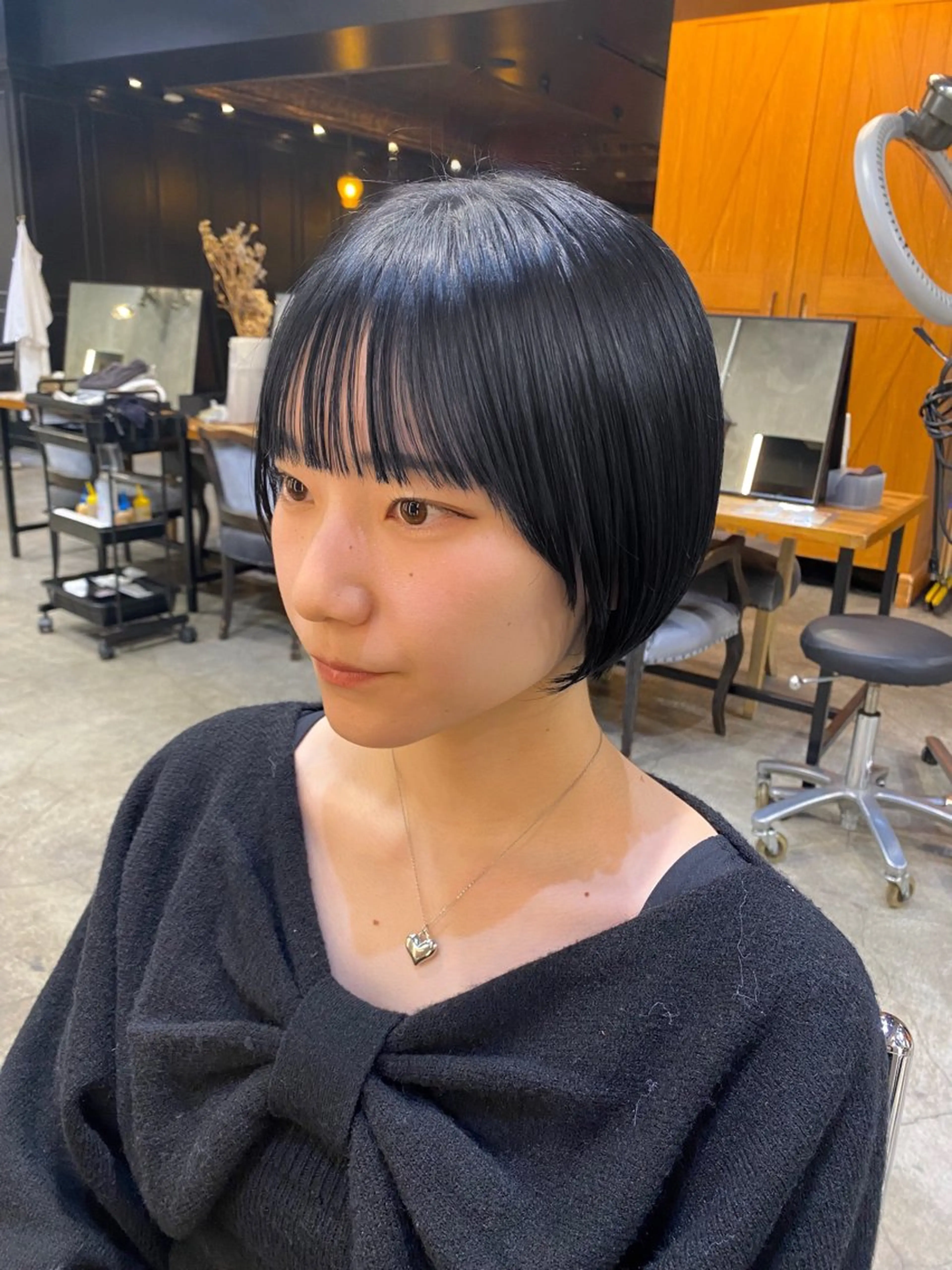 ショート カラー 黒髪 ブルーカラー ブルーブラック ショートヘア カット ヘアカラー トリートメント Ms.CHARM所属・透明感カラー🌿 グレージュ🐺陽介のヘアスタイル
