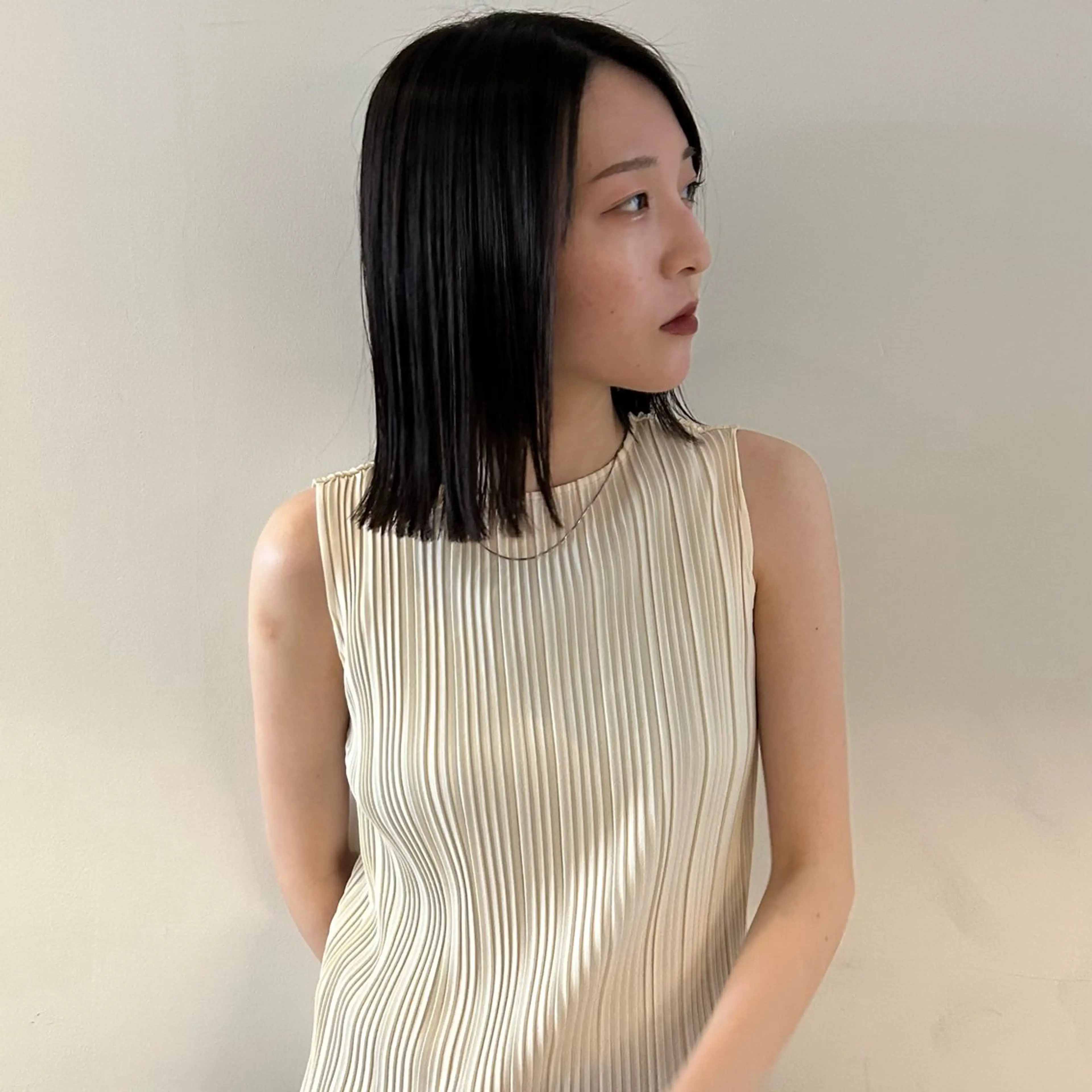 ミディアム パーマ 顔まわりレイヤー 顔周りカット レイヤーカット 縮毛矯正 ストレートパーマ 縮毛矯正 トリートメント nonoka オリーブ/グレージュのヘアスタイル