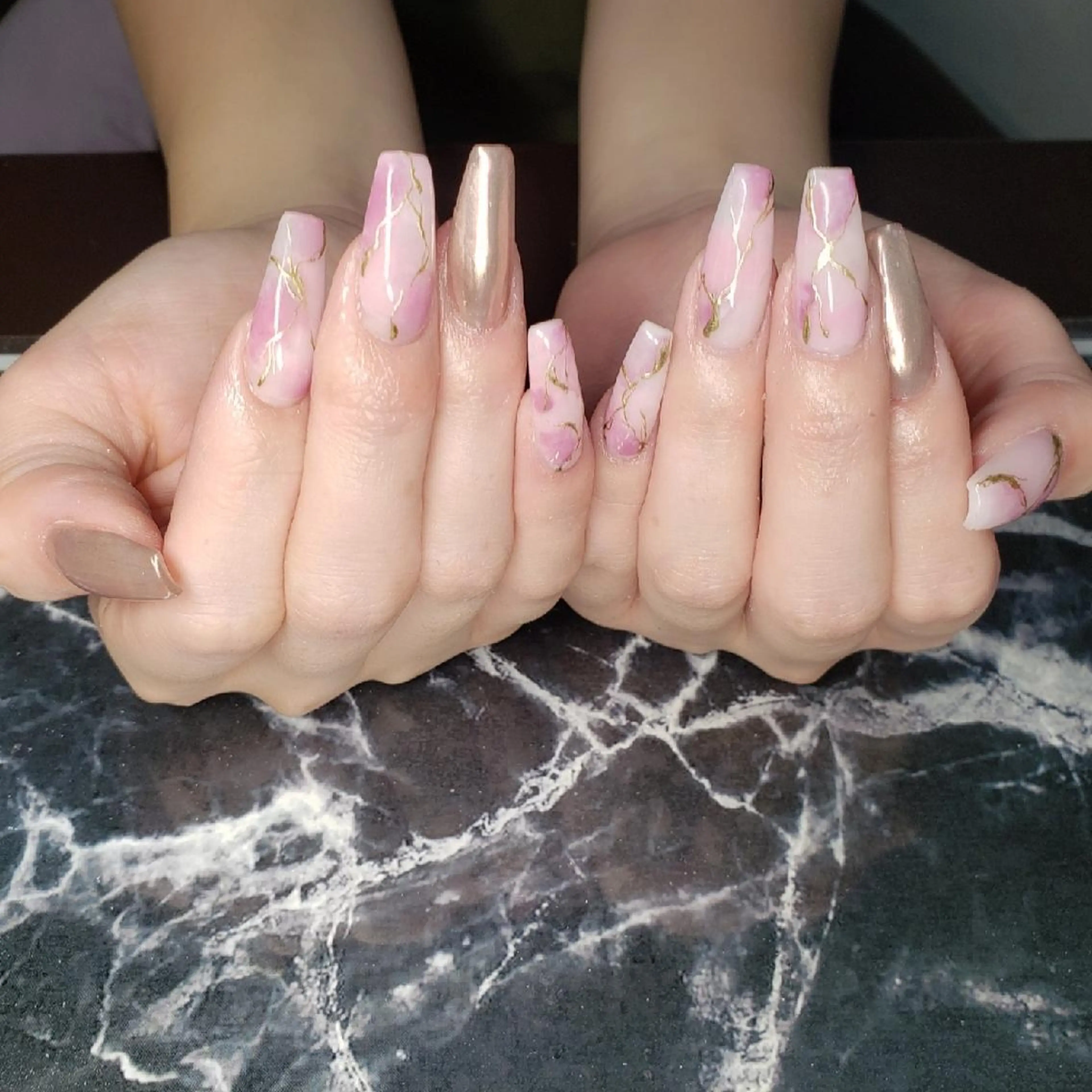 セミロング ネイル ミラーネイル ハンドネイル クロキ 。のネイルデザイン