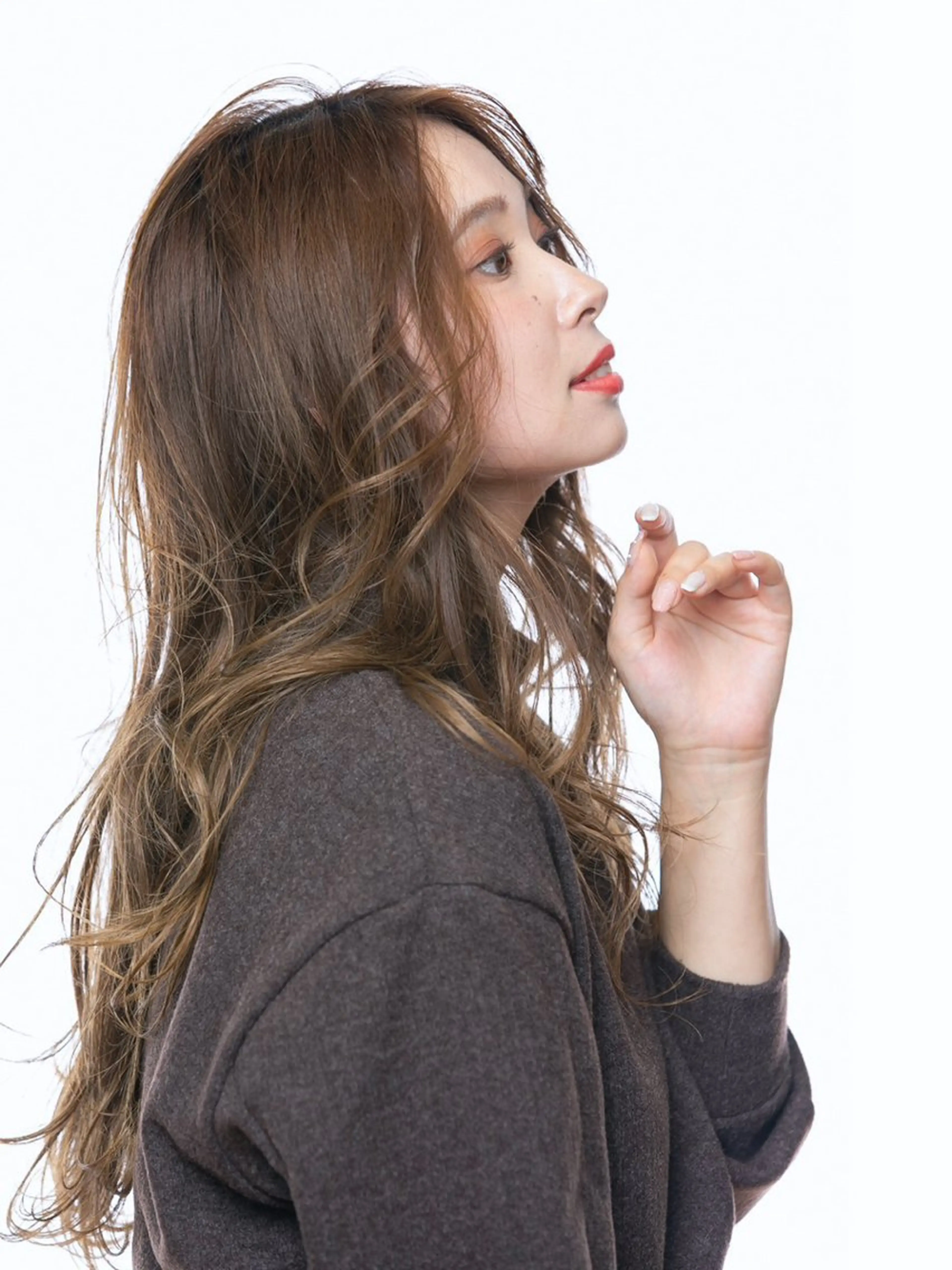 ロング カラー ブリーチ 透明感カラー ダブルカラー ブリーチなしカラー 顔まわりレイヤー 大人レイヤー& 透明感カラー💄のヘアスタイル