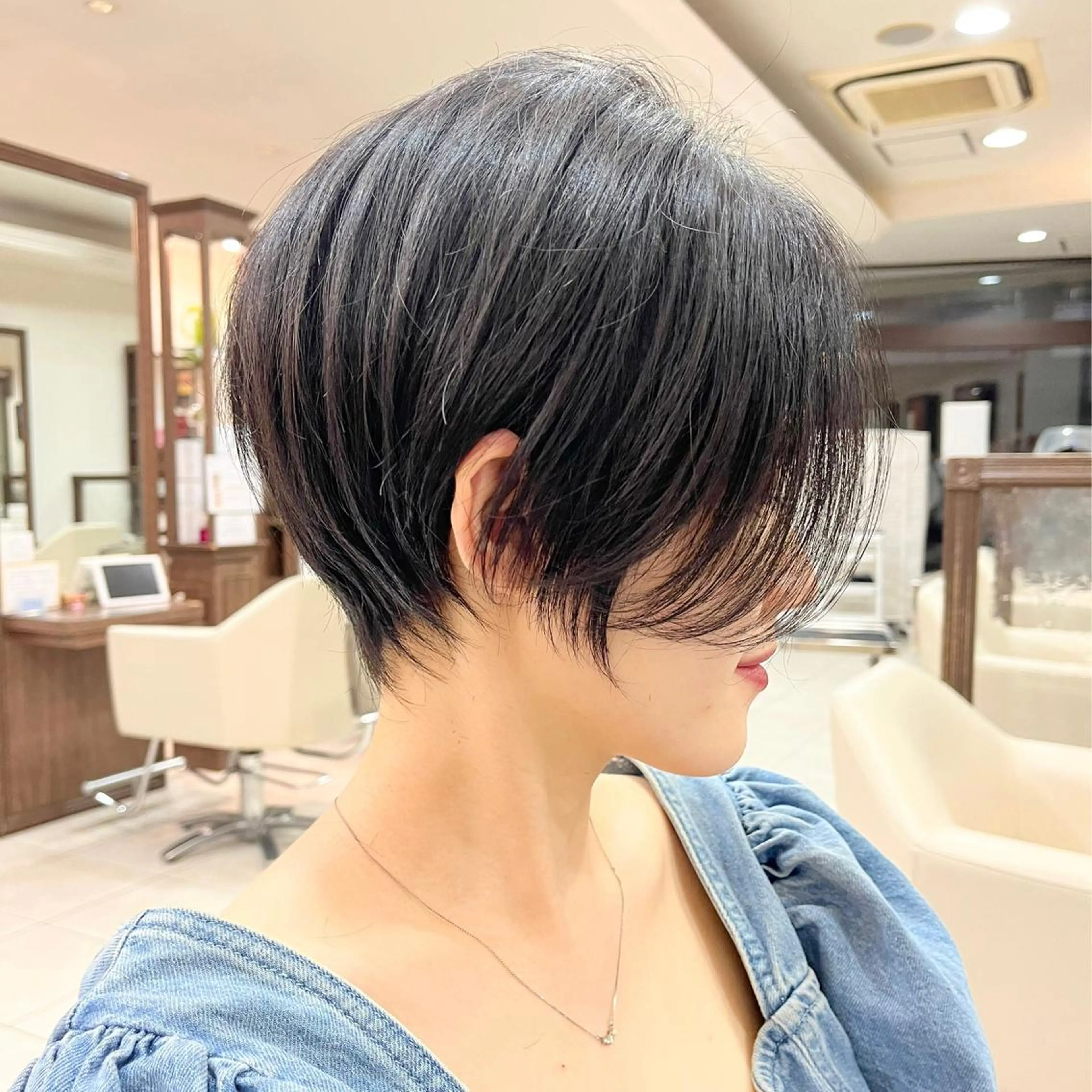 ショート ショートボブ ハンサムショート ボブ くびれヘア ハイライト カット トリートメント ✨髪質改善・縮毛矯正 専門美容室マーベルのヘアスタイル