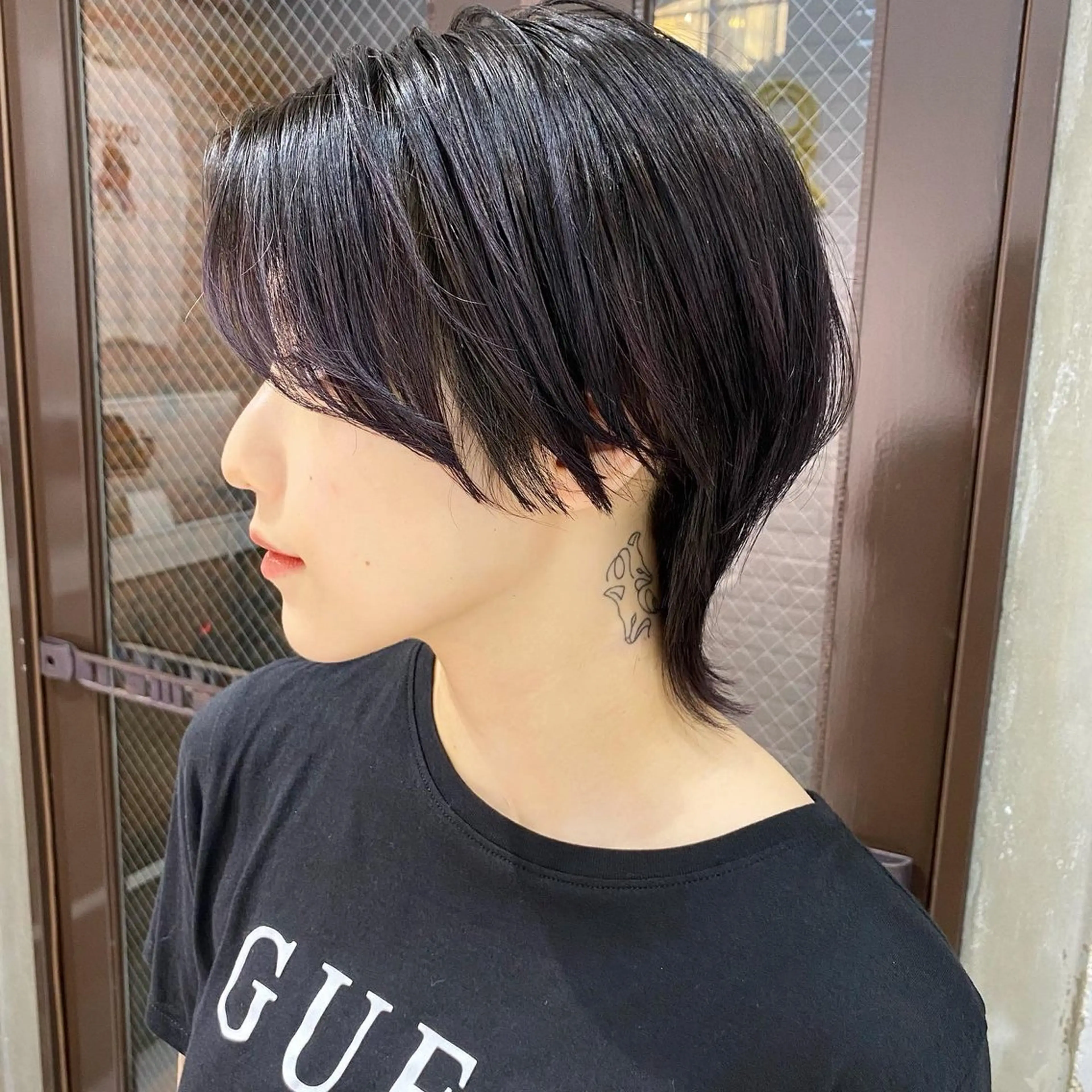 ショート カラー パープルカラー ウルフカット TOMOYAレイヤー ブリーチ縮毛矯正のヘアスタイル