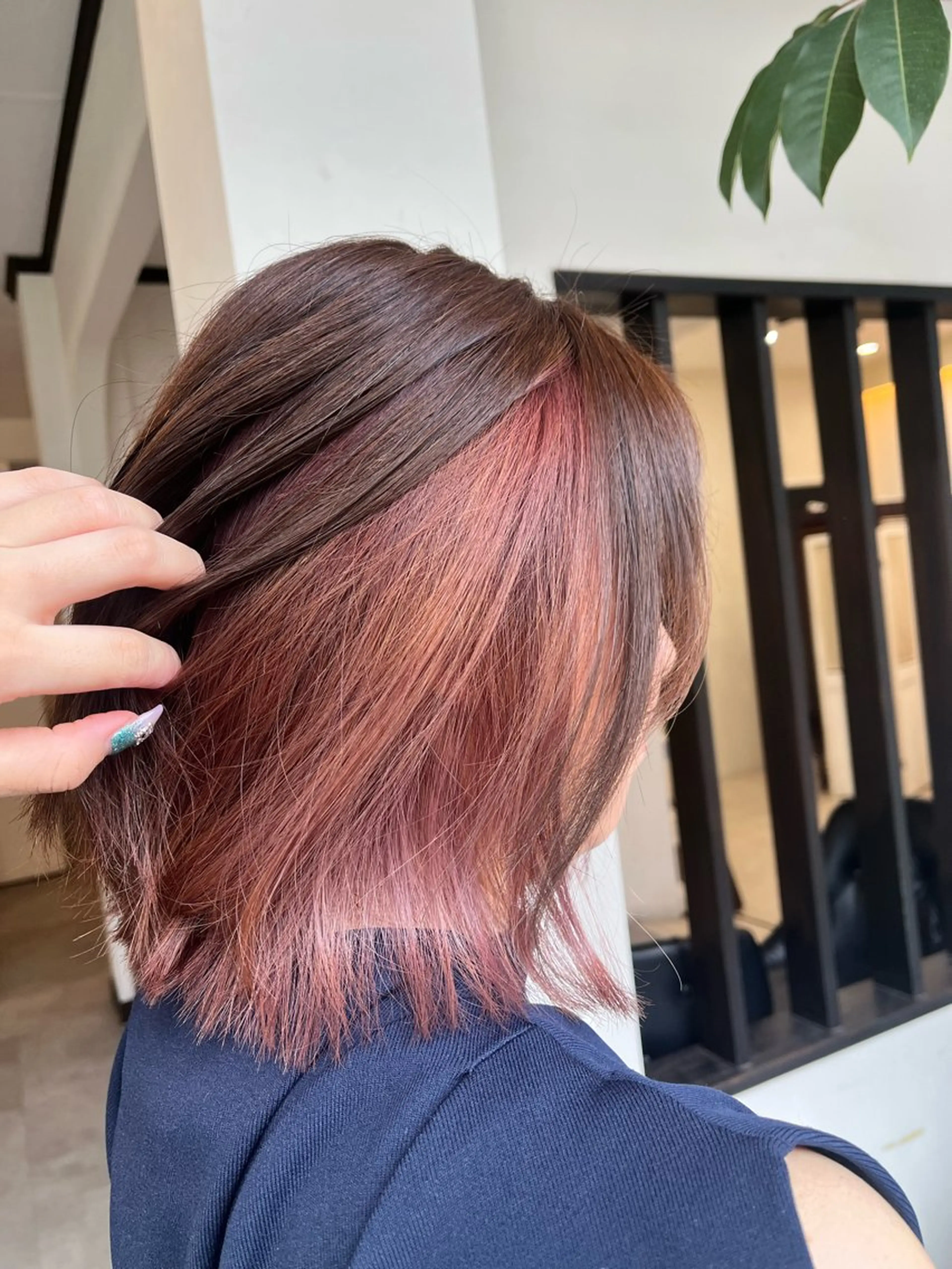 ショート カラー ベージュカラー ブリーチ ピンクカラー ピンクベージュ ヘアカラー 黒川 綾音のヘアスタイル