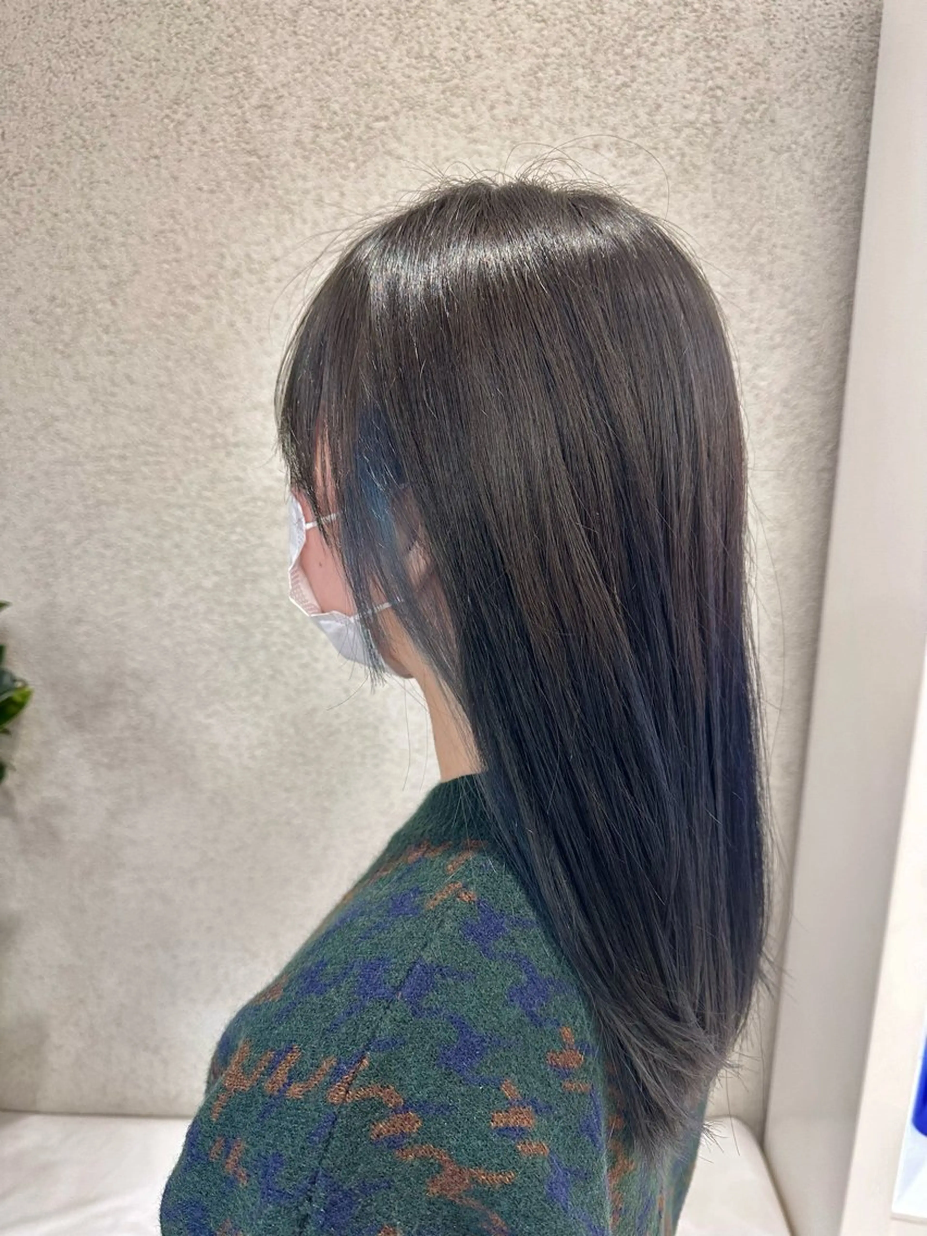 セミロング カラー ブルーカラー イヤリングカラー ヘアカラー 阿部 美咲のヘアスタイル