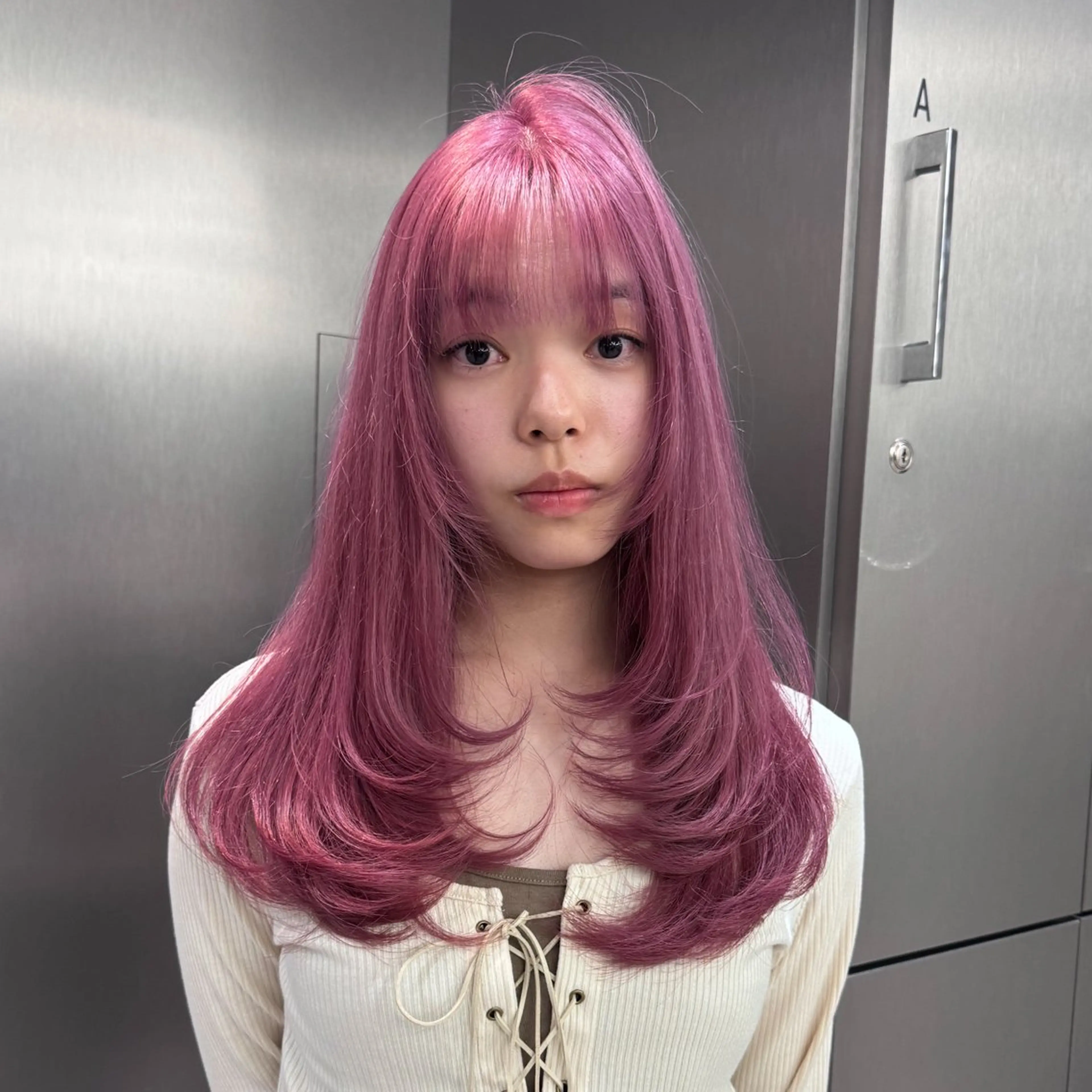 ロング カラー ラベンダーカラー ラベンダーピンク ピンクカラー レイヤーカット ローレイヤー ヘアカラー ハイトーン/デザイン カラー／悠斗のヘアスタイル