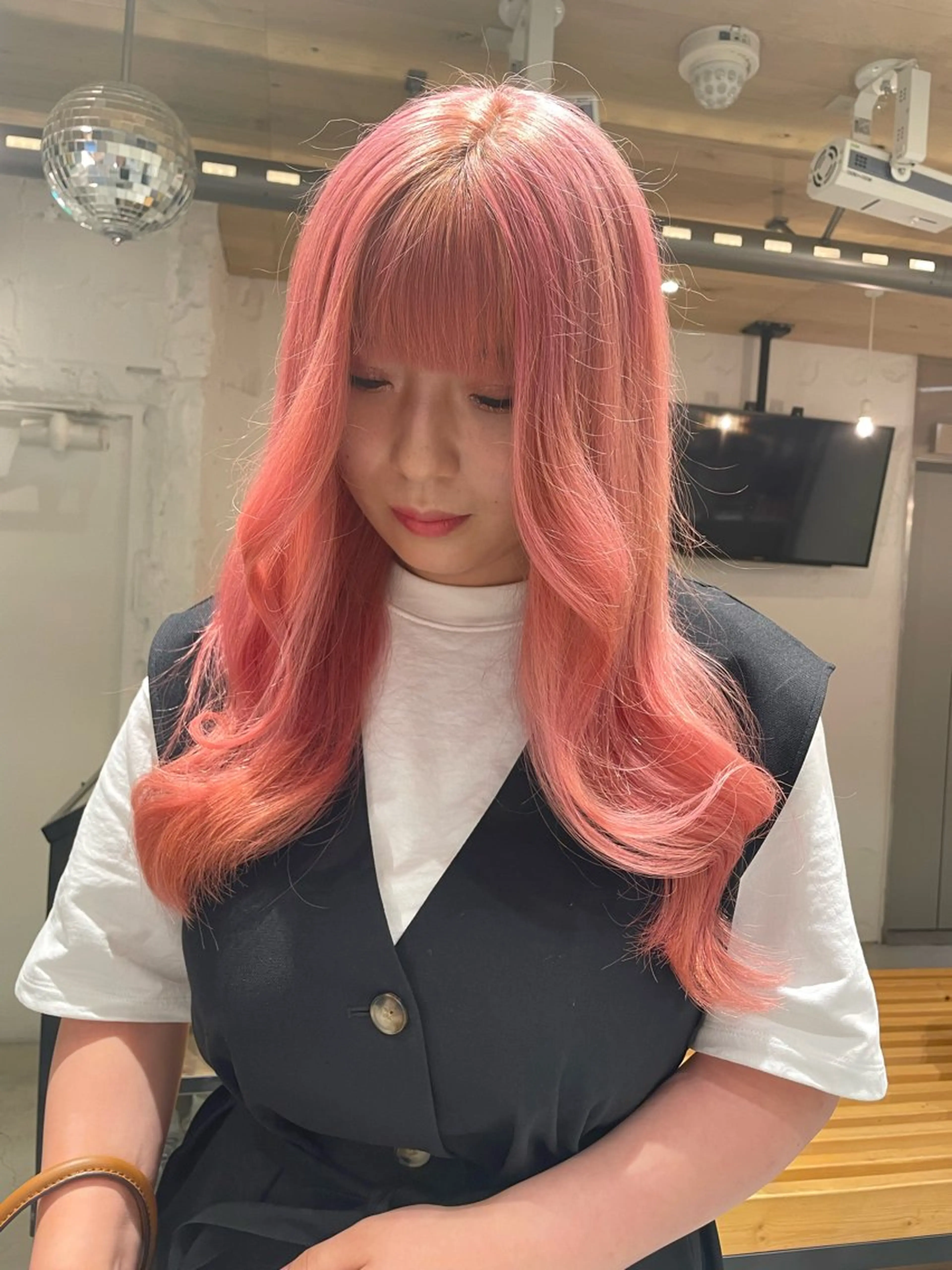 ロング カラー LUNTY NAMBA所属・艶ハイトーン👑♡ NATSUKIのヘアスタイル