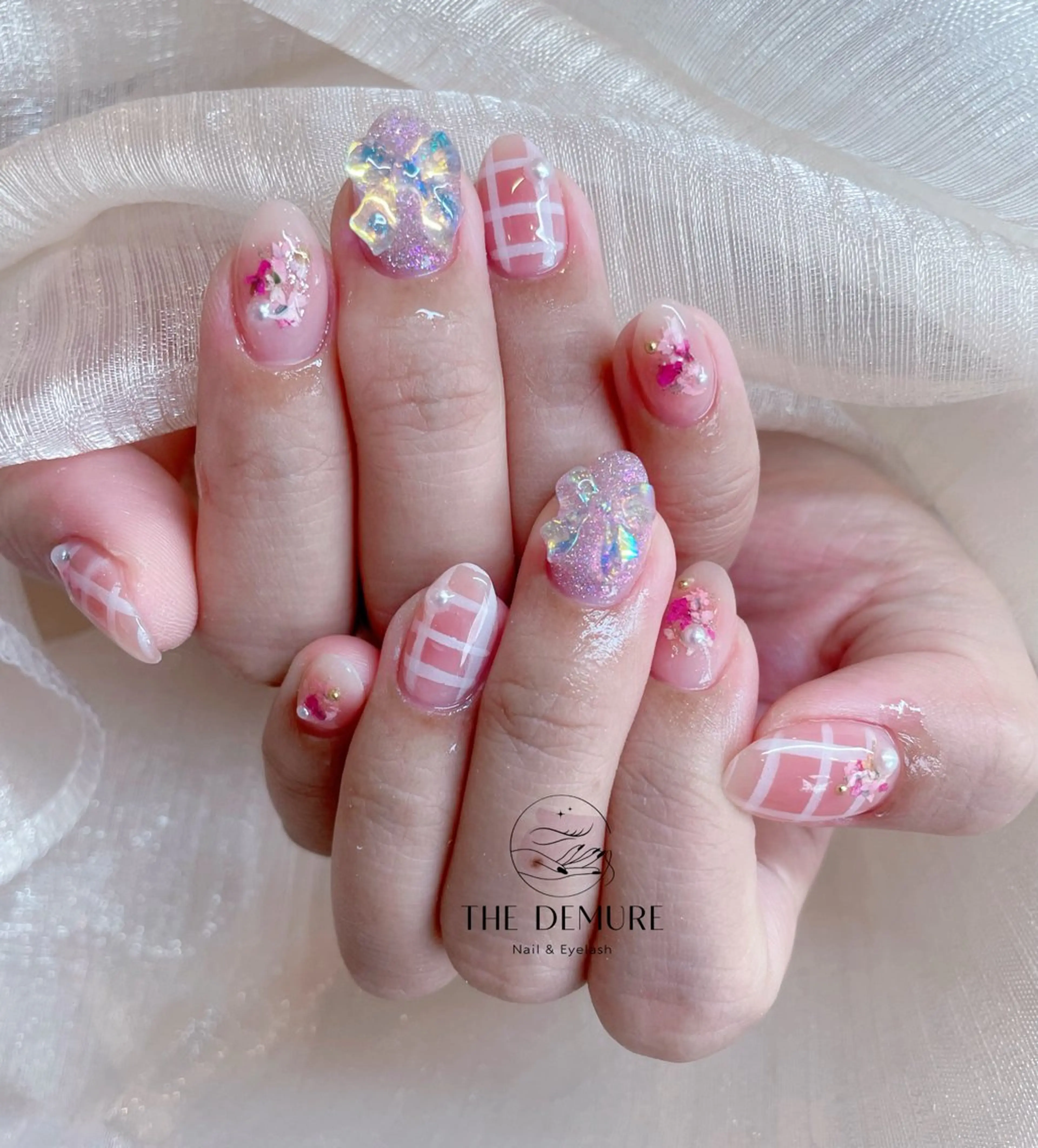 ネイル アートネイル キラキラネイル 韓国ネイル 水色 ロングネイル ハンドネイル ハンドケア NailDemure 【銀座店】のネイルデザイン
