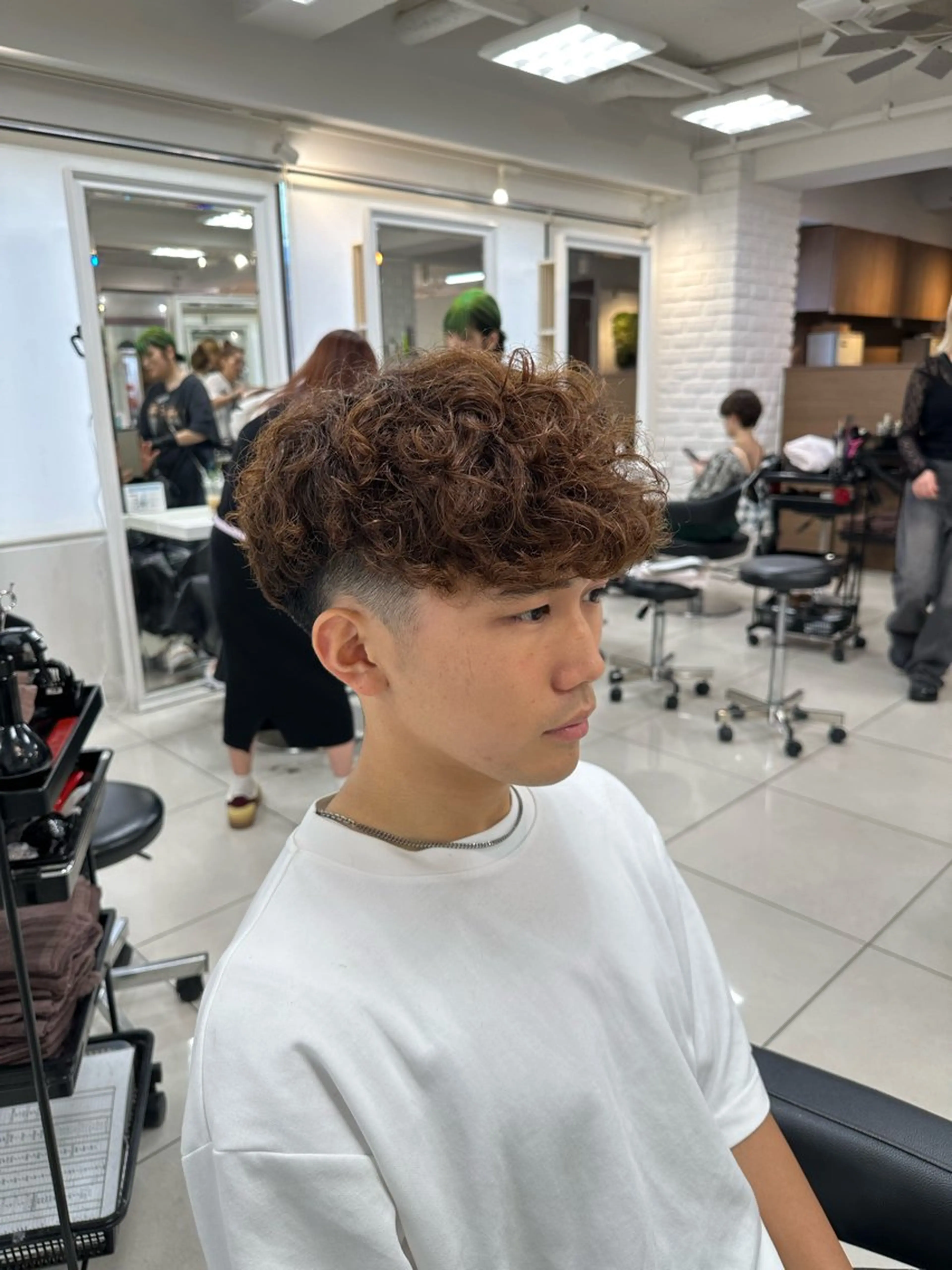 ショート カラー パーマ メンズ スペインカール ブラウンカラー 外国人風カラー カット ヘアカラー パーマ トリートメント フェザーパーマ職人 🪶ryosukeのヘアスタイル