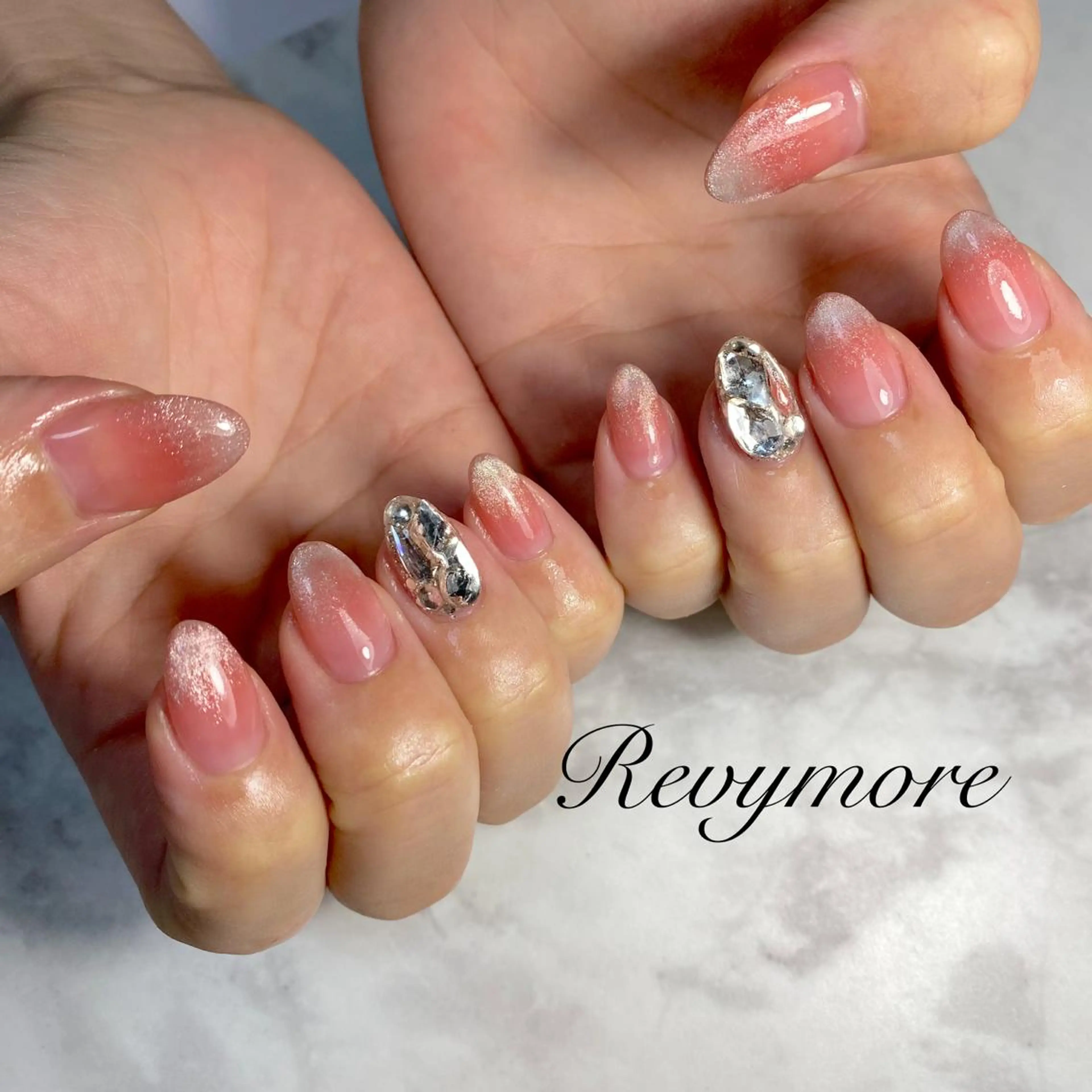 ミディアム ネイル 韓国風ヘア チークネイル ジェルネイル キラキラネイル 韓国ネイル nail salon Revymore所属・nail salon Revymoreのネイルデザイン