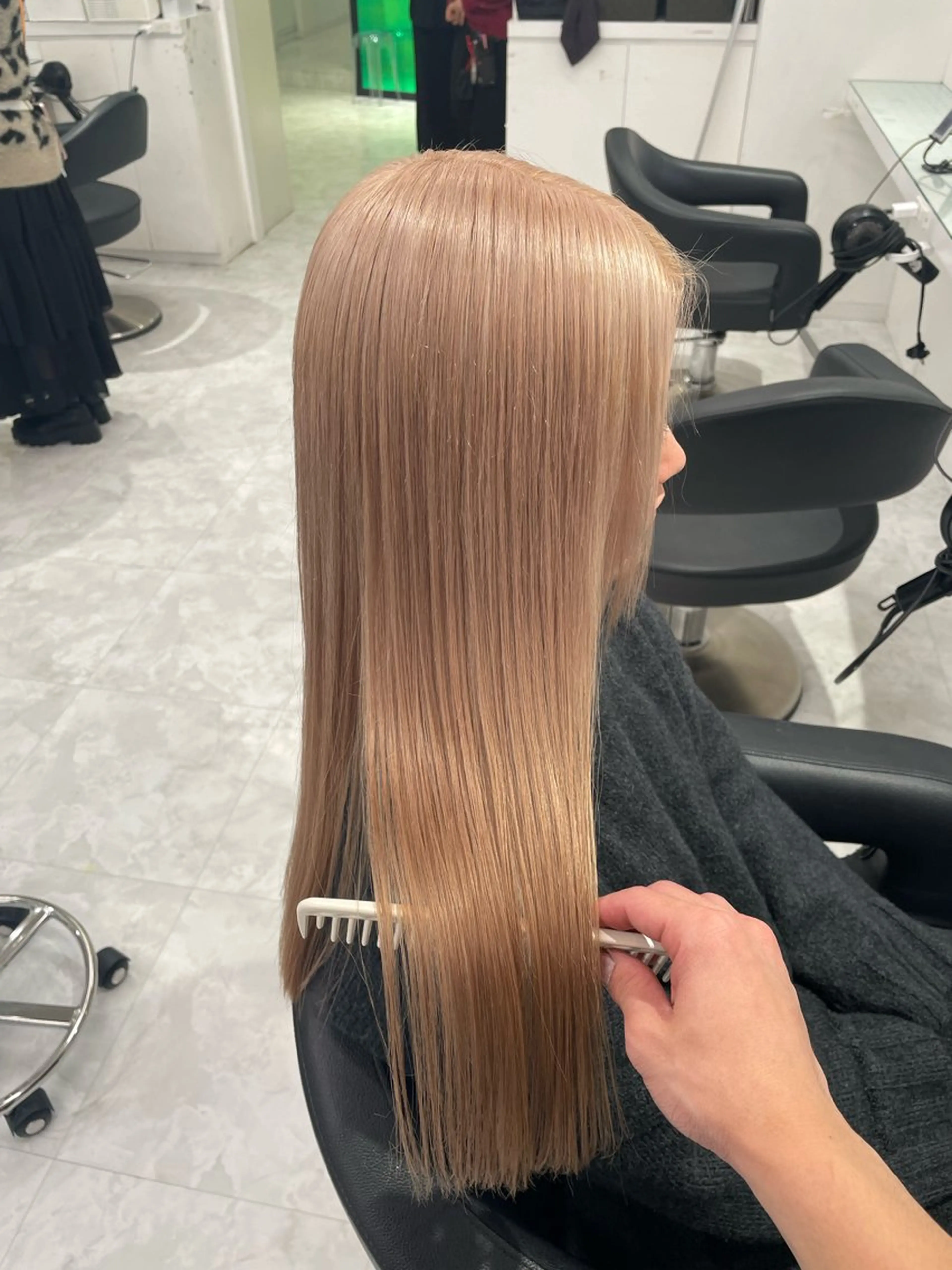 カラー 透け上品ハイトーン 職人ゆうと🤍のヘアスタイル