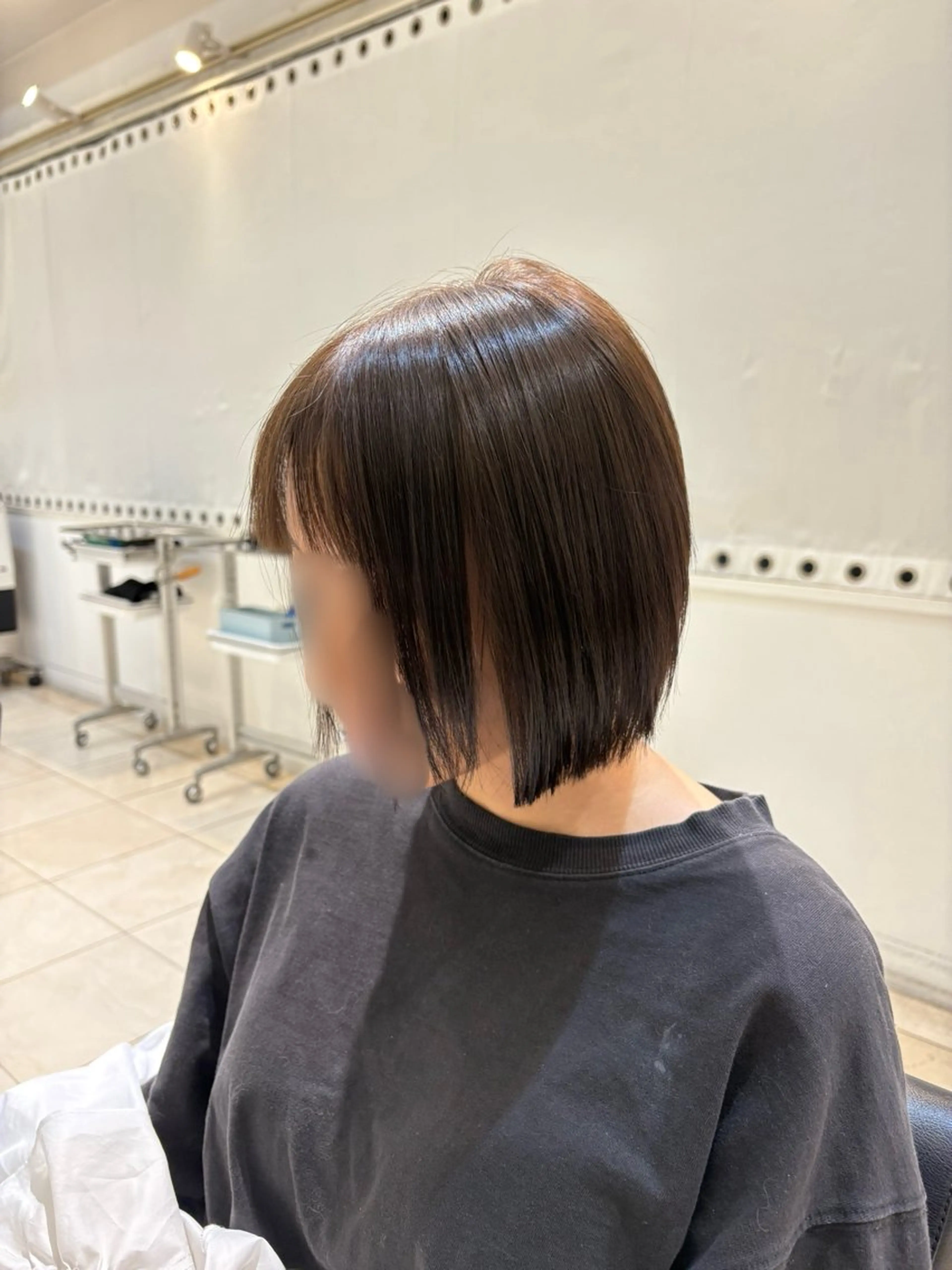 ボブカット（顎先から肩につかない長さ）の写真