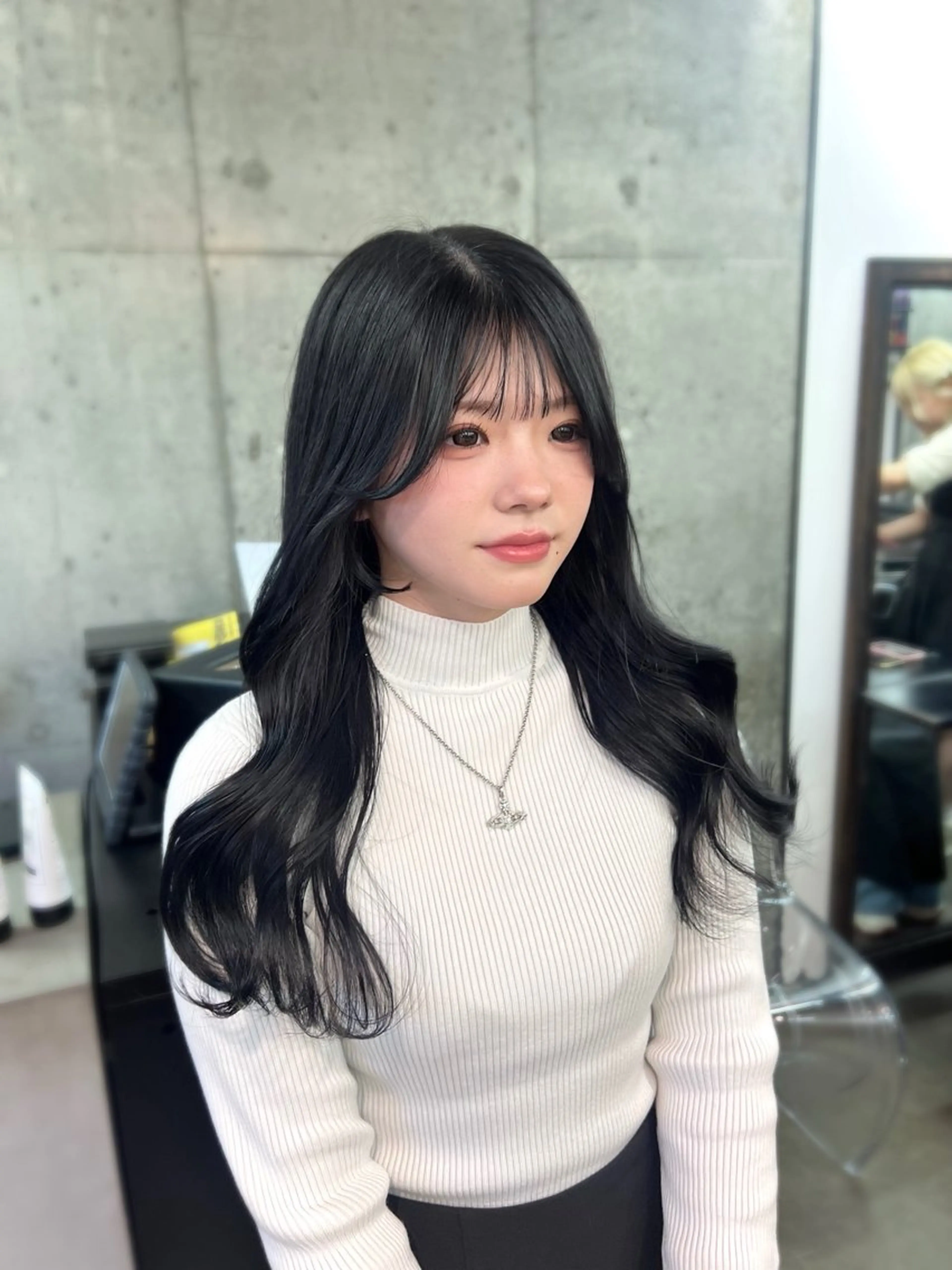 ロング カラー 黒髪 ブルーカラー ブルーブラック 透明感カラー カット ヘアカラー トリートメント 透明感カラー ✨ 韓国艶髪💗菅原のヘアスタイル