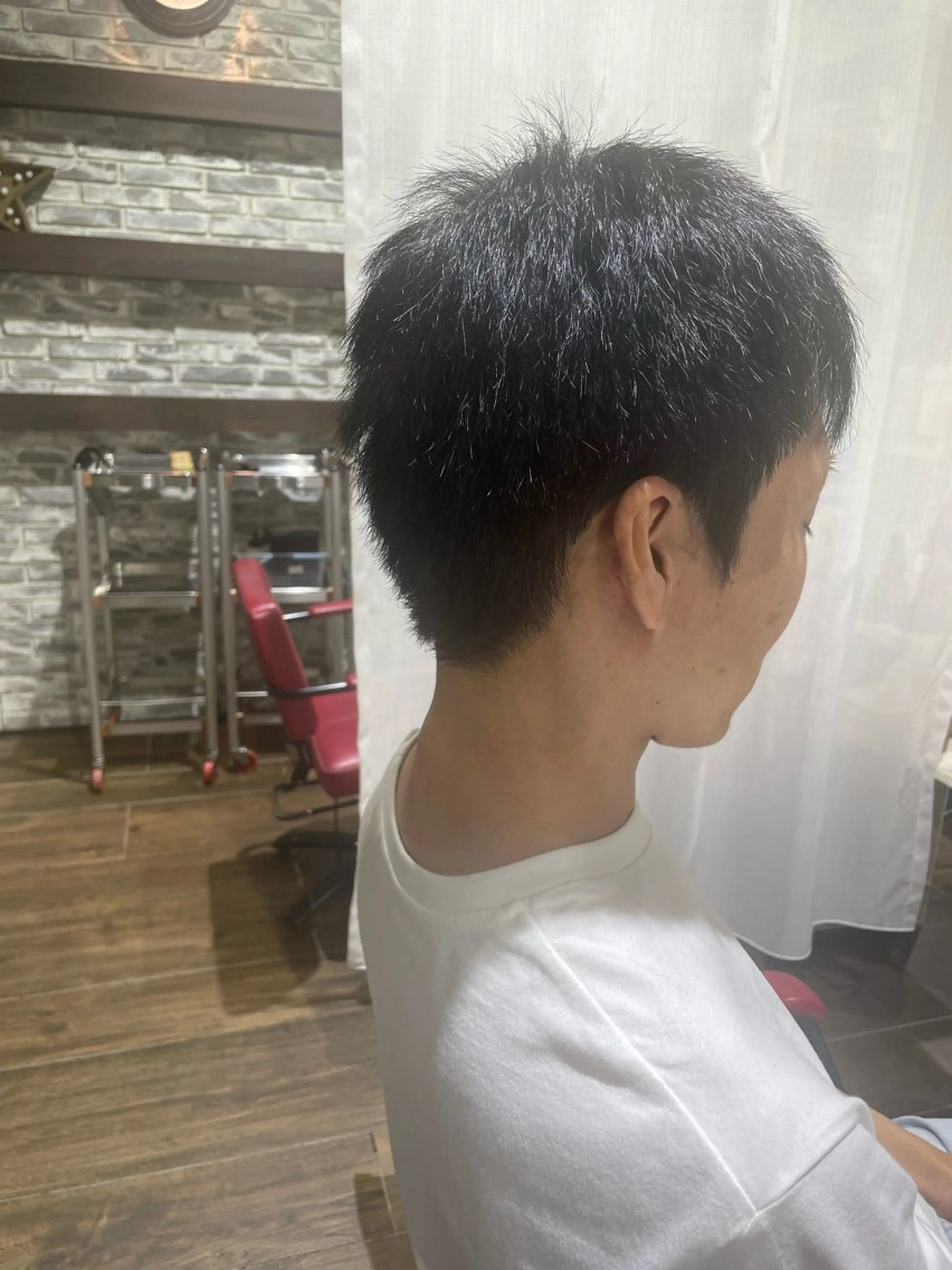 カラー メンズ 兼松 美香のヘアスタイル