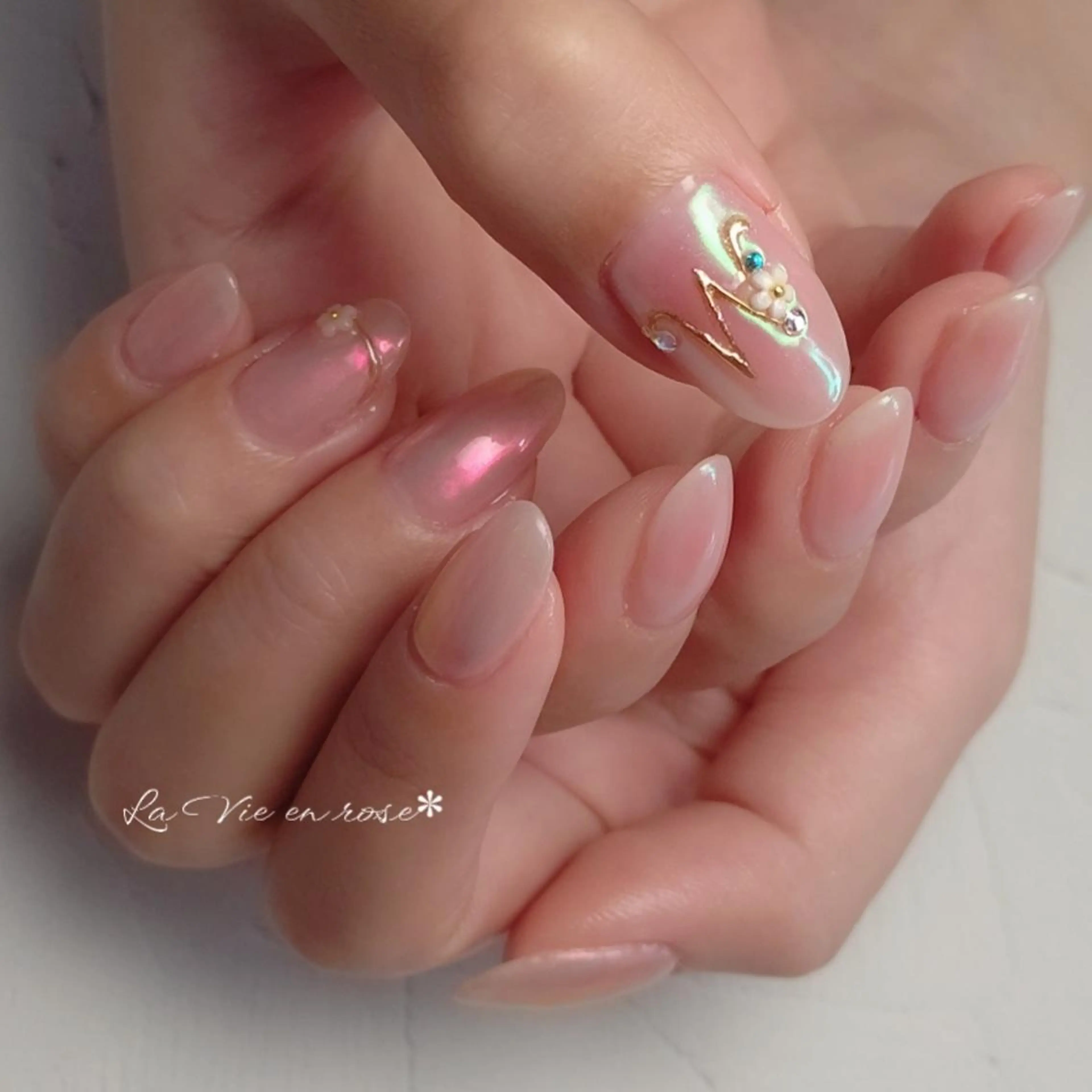 ネイル チークネイル ラヴィアン ローズのネイルデザイン