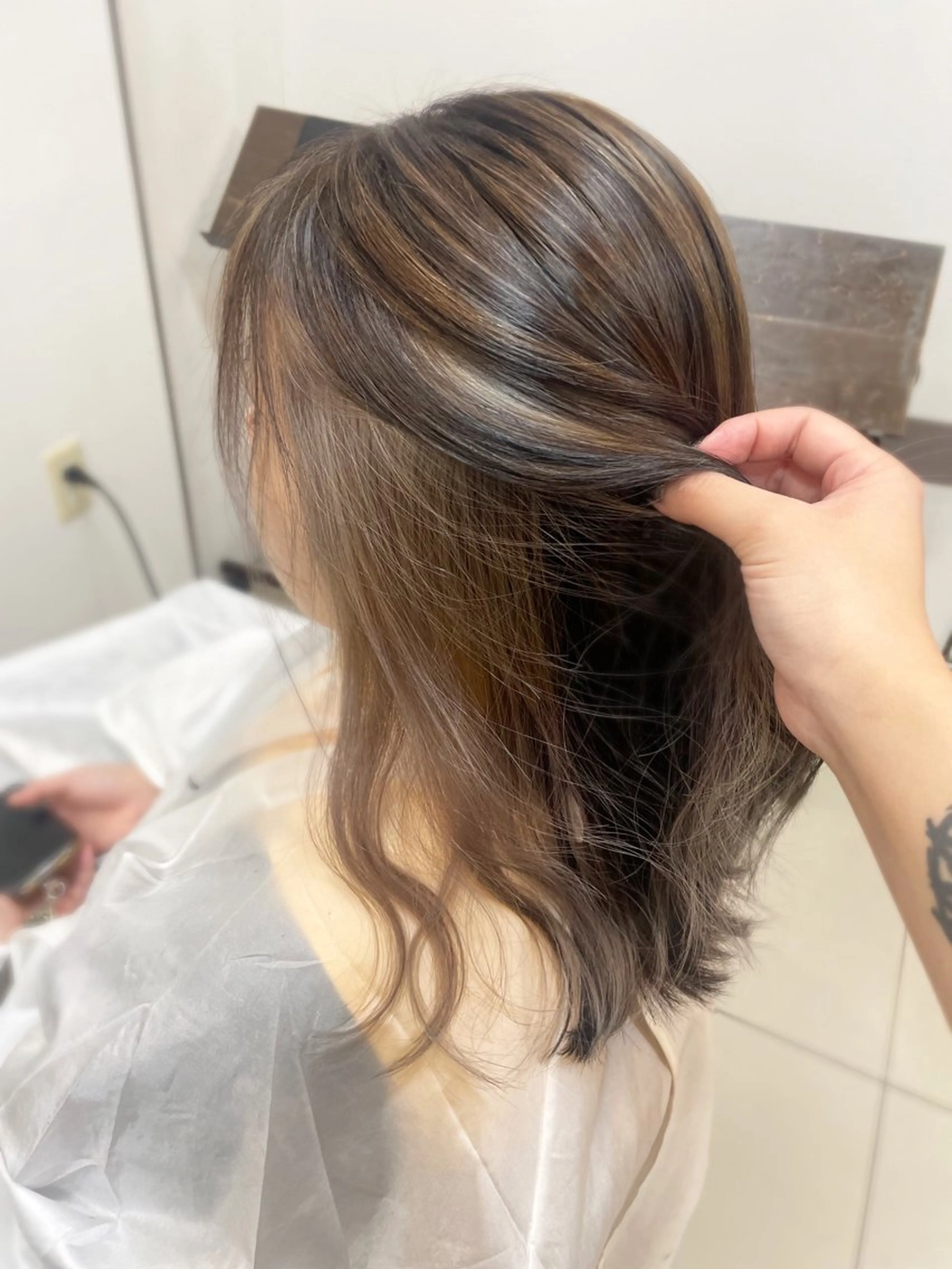 セミロング ハイライト SOYON なんば店所属・水島 真彩のヘアスタイル