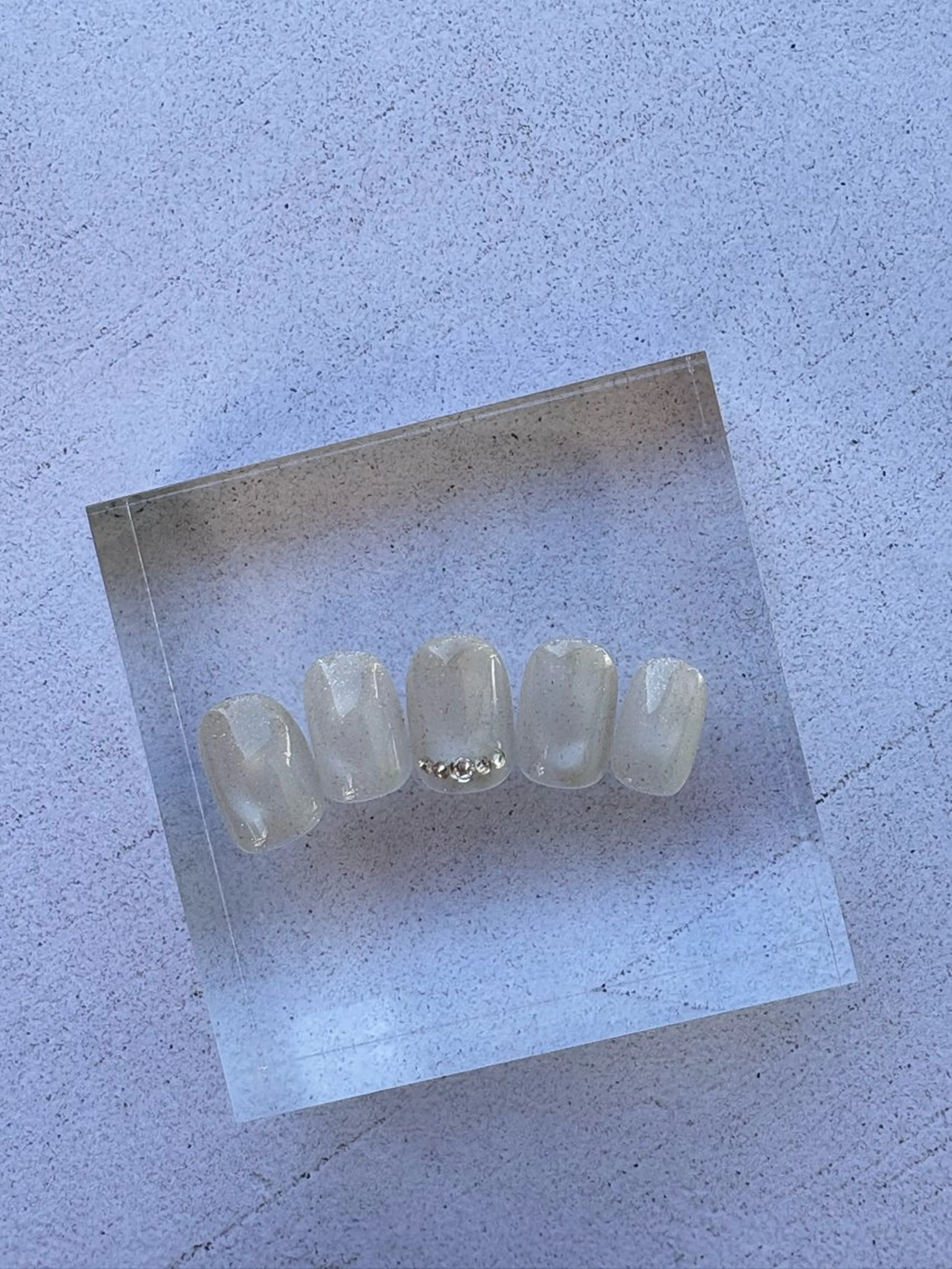 ネイル クリアネイル ラメ(グリッター) マグネットネイル ストーンネイル ホワイト 大町 寧々嘉のネイルデザイン