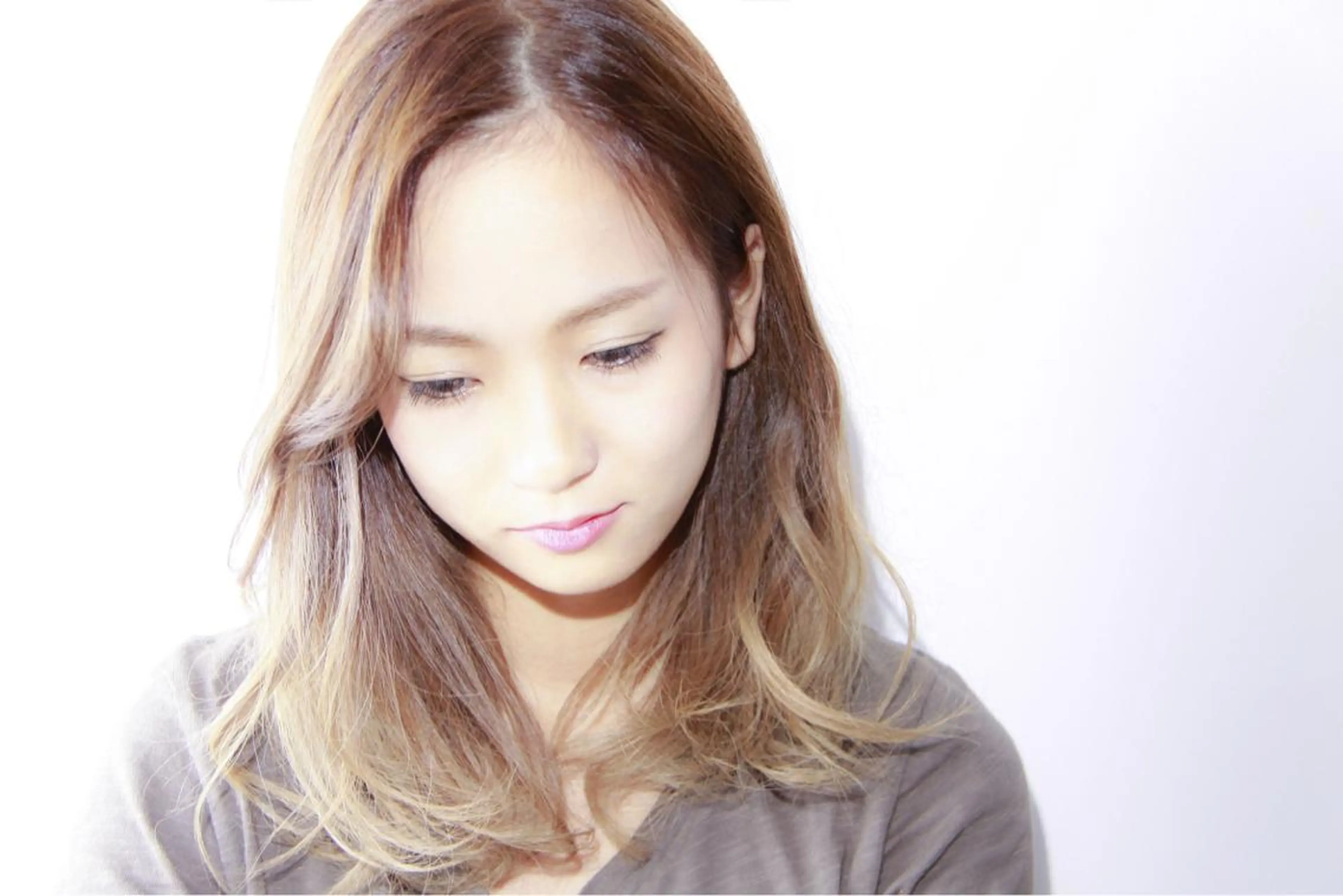 カラー アッシュ グラデーションカラー nolla（ノーラ）所属・YOKOI SHINJIのヘアスタイル