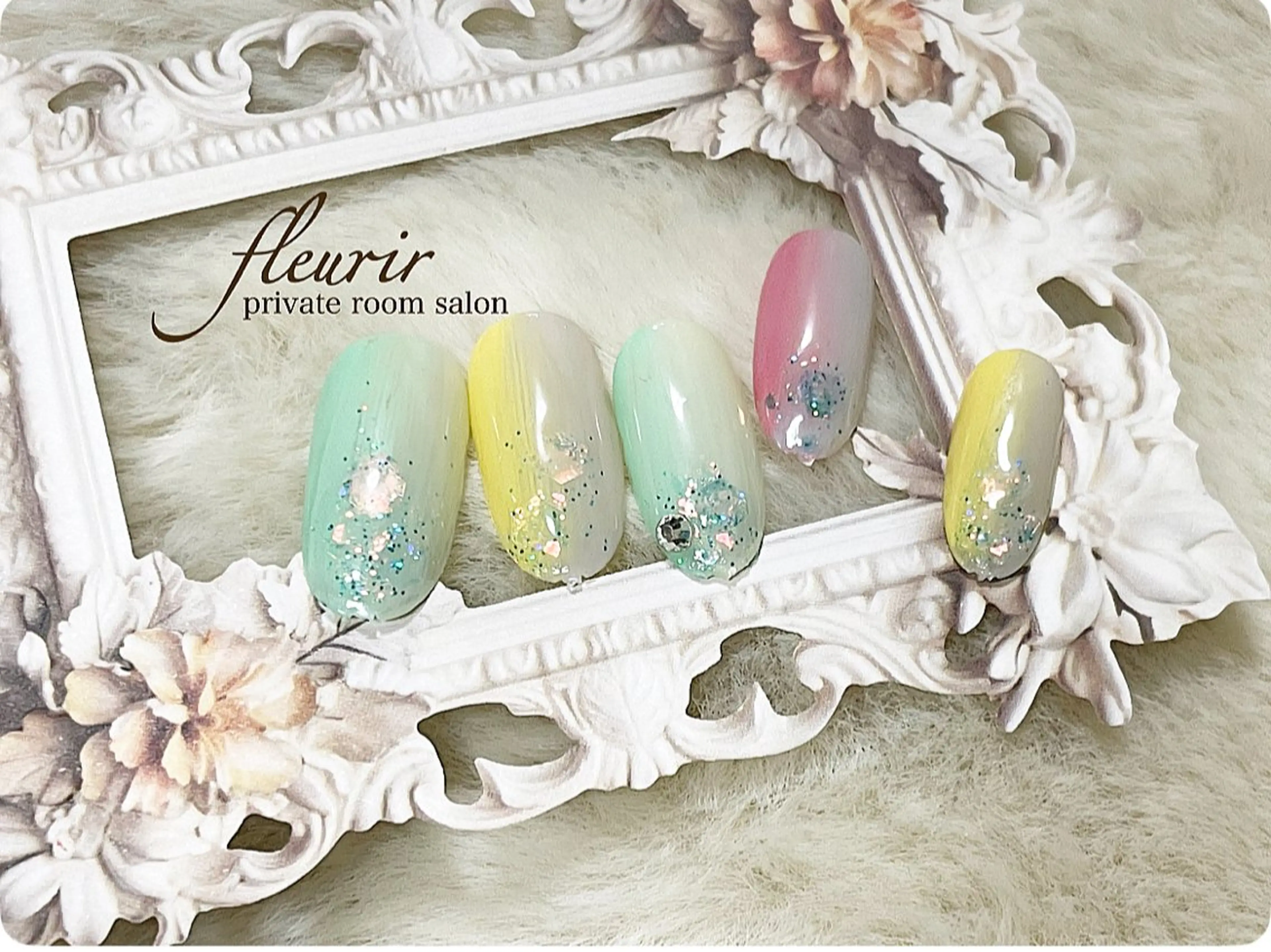 ネイル ブルー ホログラムネイル 水色 ピンク ピスタチオネイル フルリール 【プライベートサロンのネイルデザイン