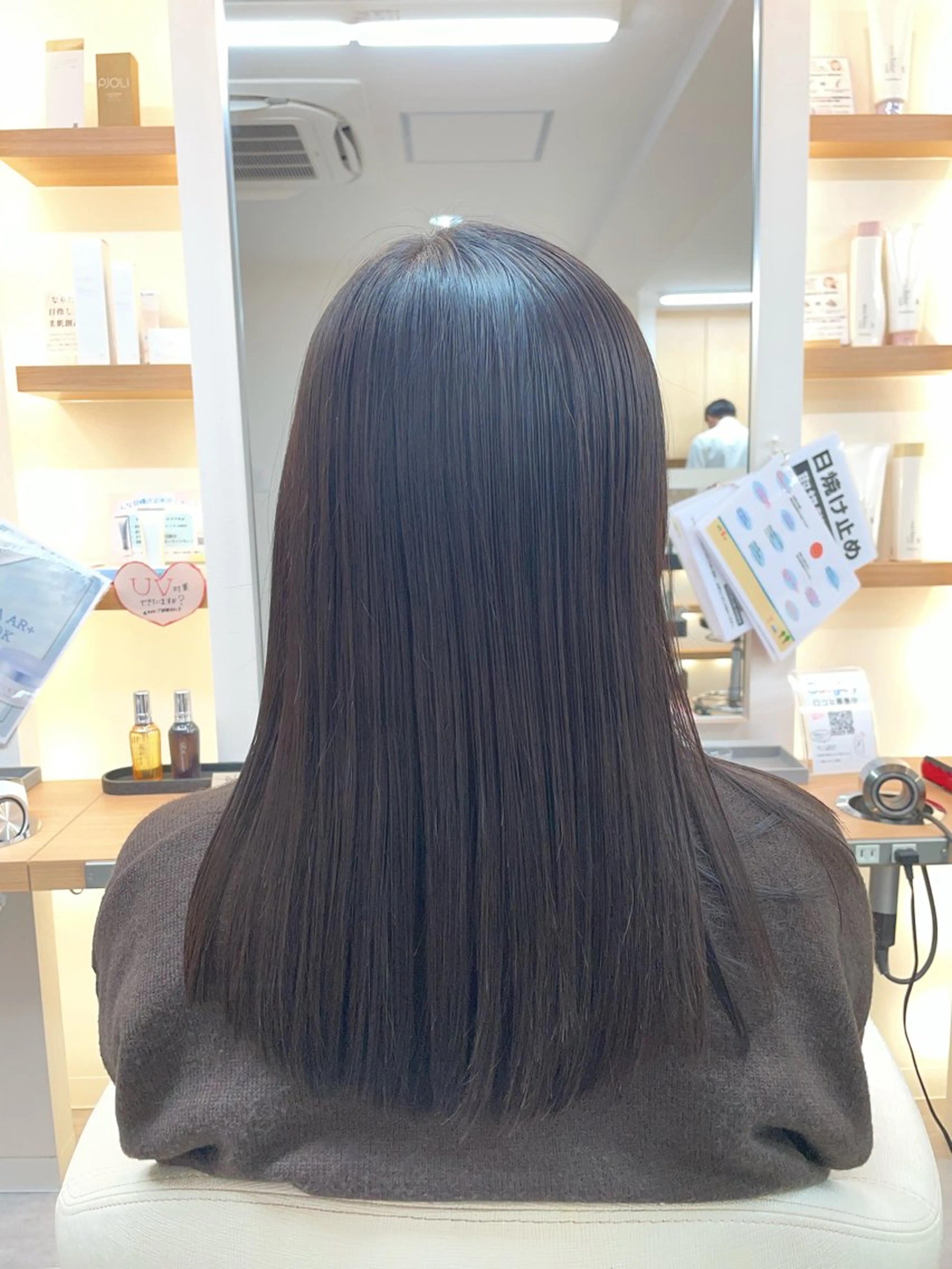 ロング 酸性ストレート 柏田 かりんのヘアスタイル