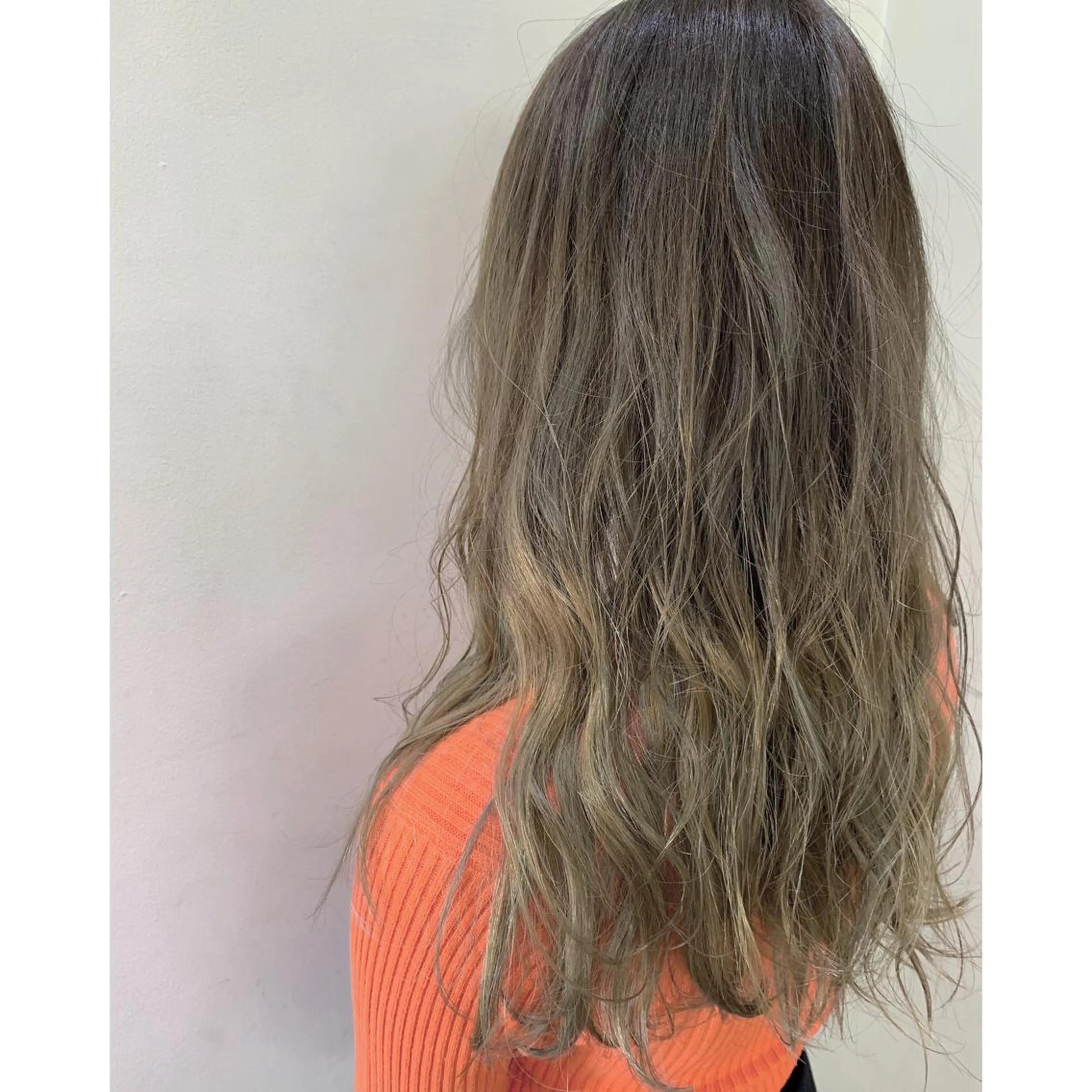 ロング カラー アディクシーカラー ブリーチ グラデーションカラー ハイライトカラー ハイライト 坂西 春果のマツエク・マツパデザイン