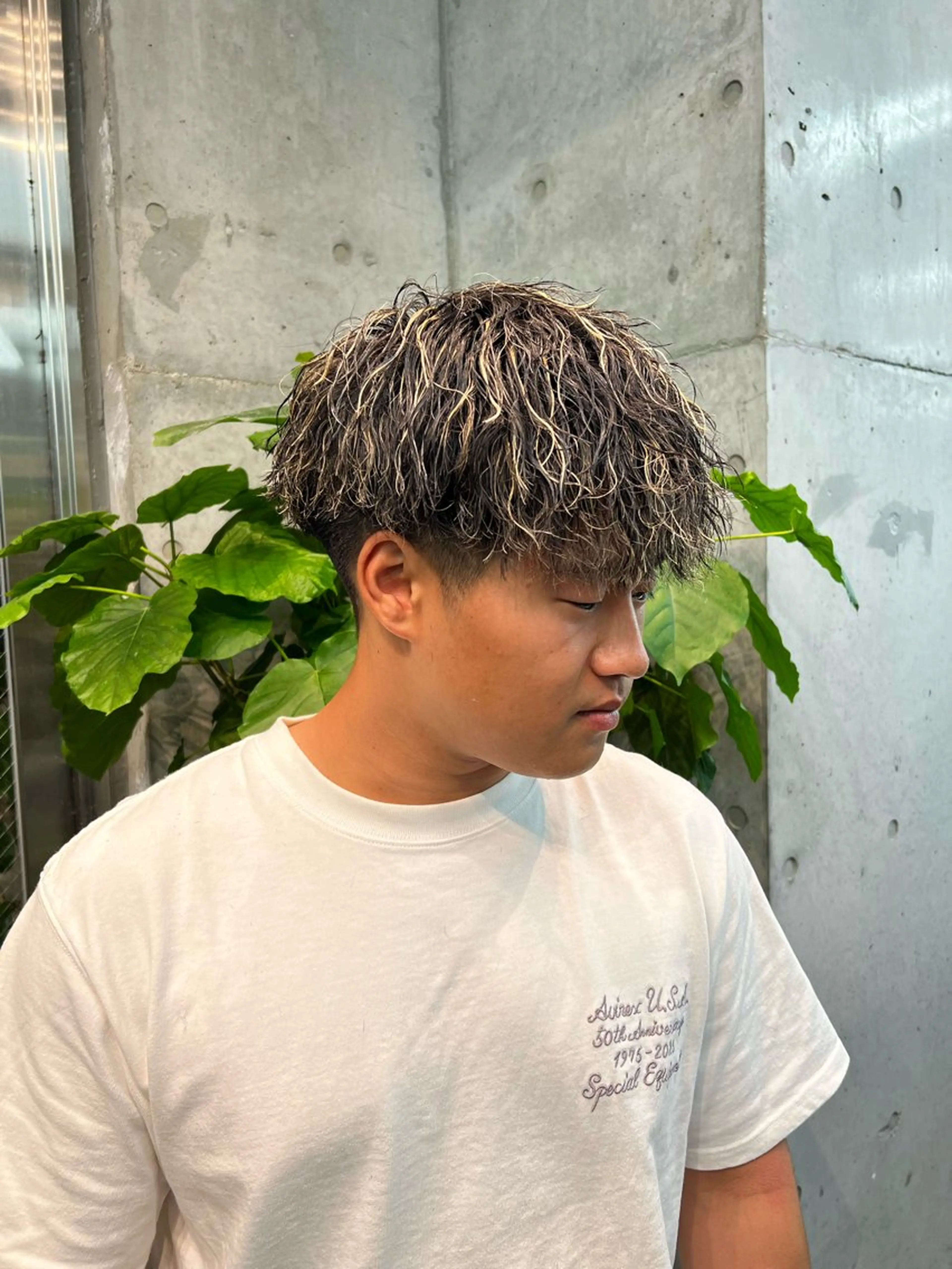 ミディアム カラー パーマ メンズ ミディアムパーマ メンズメッシュ メンズパーマ ツイストスパイラルパーマ メッシュ カット パーマ spin-off shift所属・メンズ特化美容師 /たけしのヘアスタイル