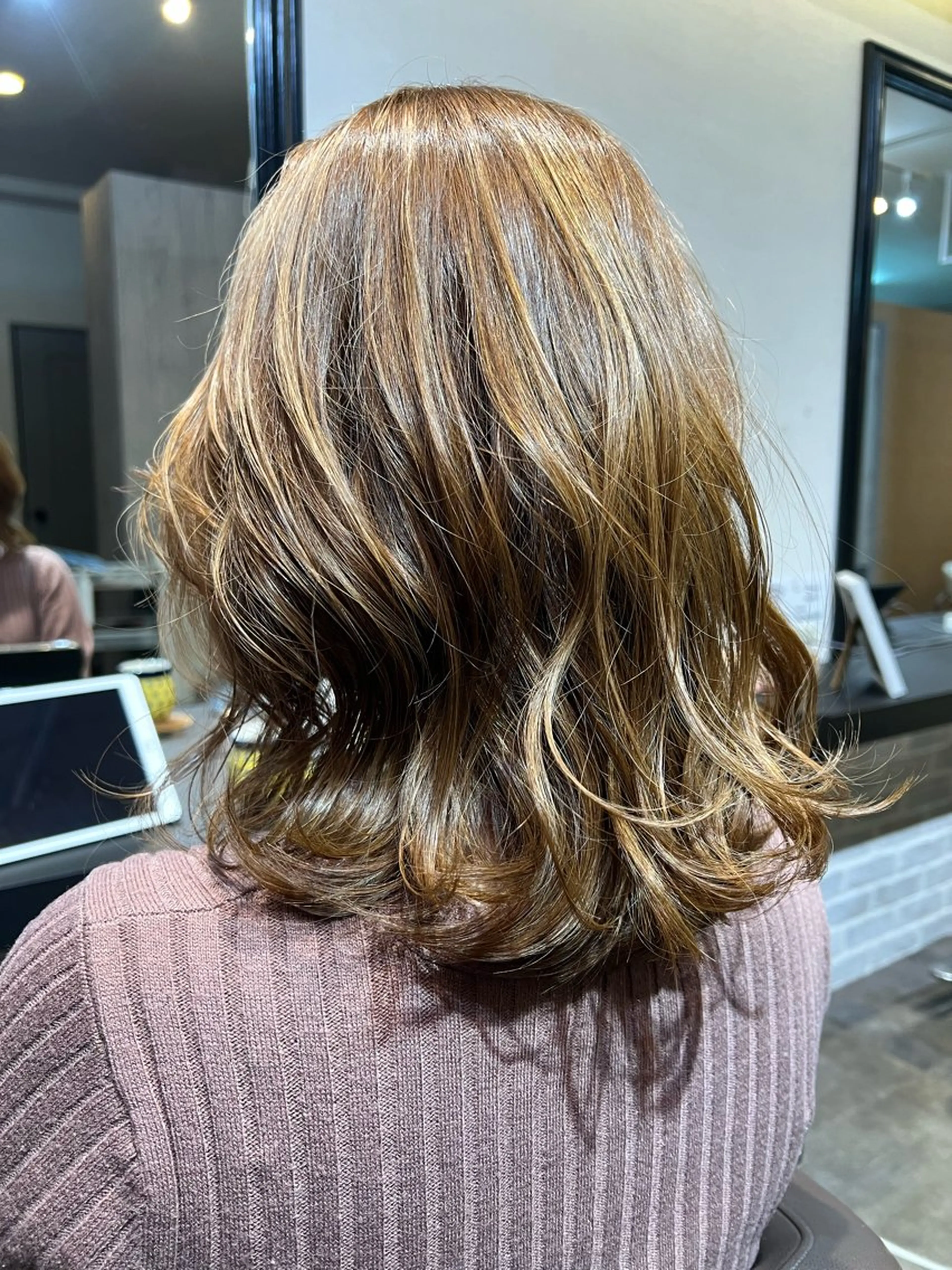 ミディアム カット ヘアカラー 川村 綾のヘアスタイル