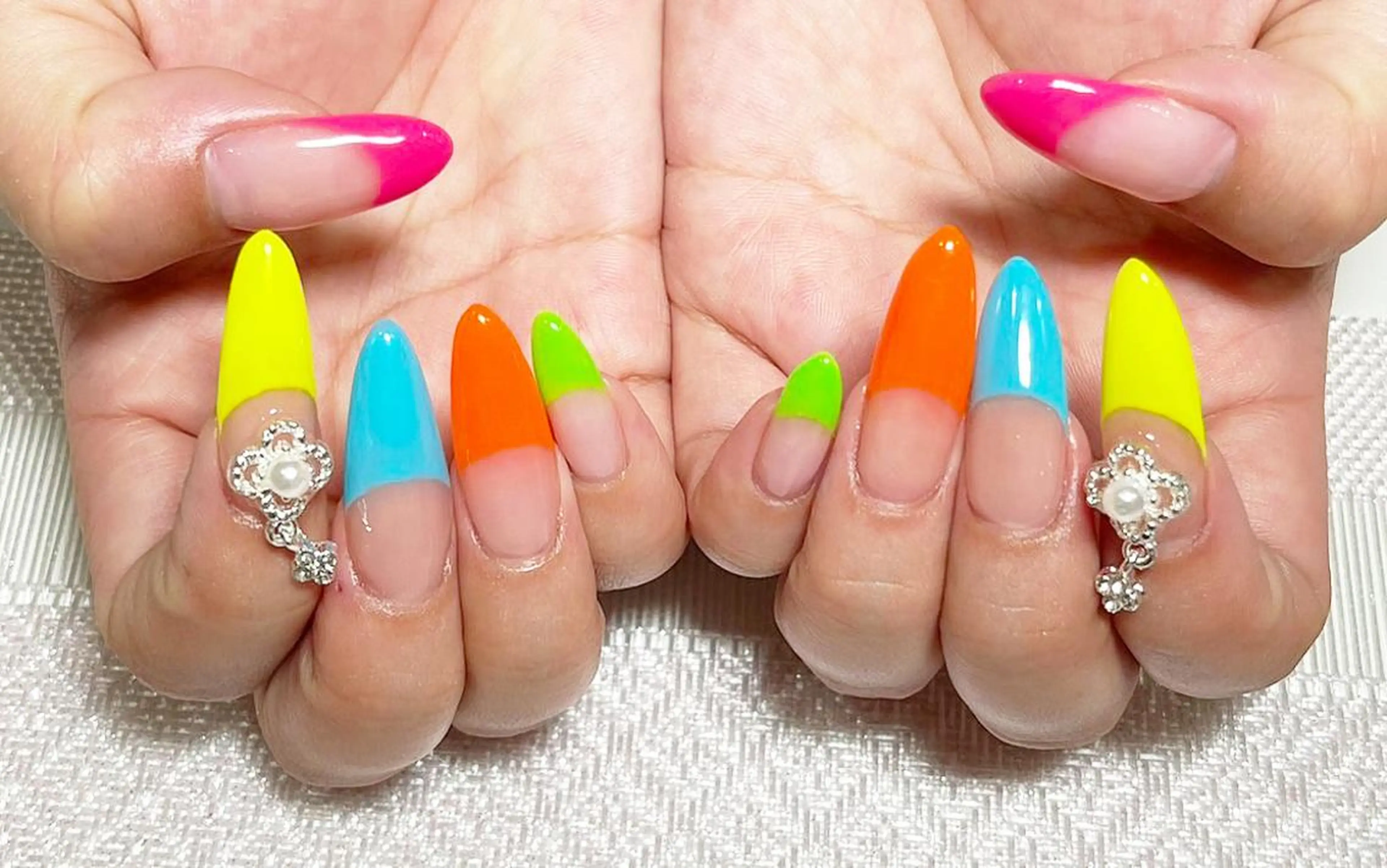 フレンチネイル🤍オフ無料の写真