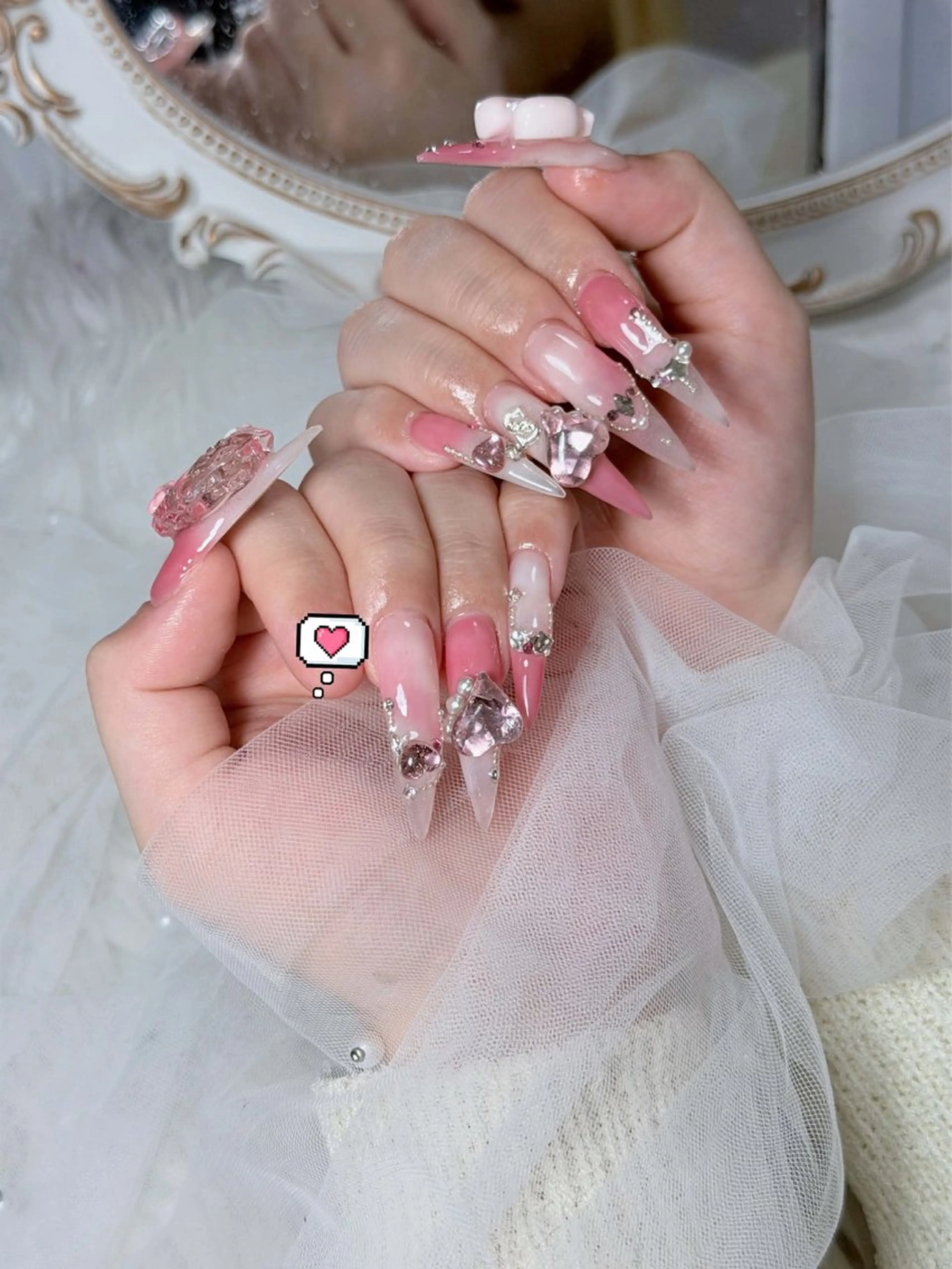 ネイル チークネイル ドット フレンチネイル グラデーション ハート ハンドネイル Julli NailStudioのネイルデザイン