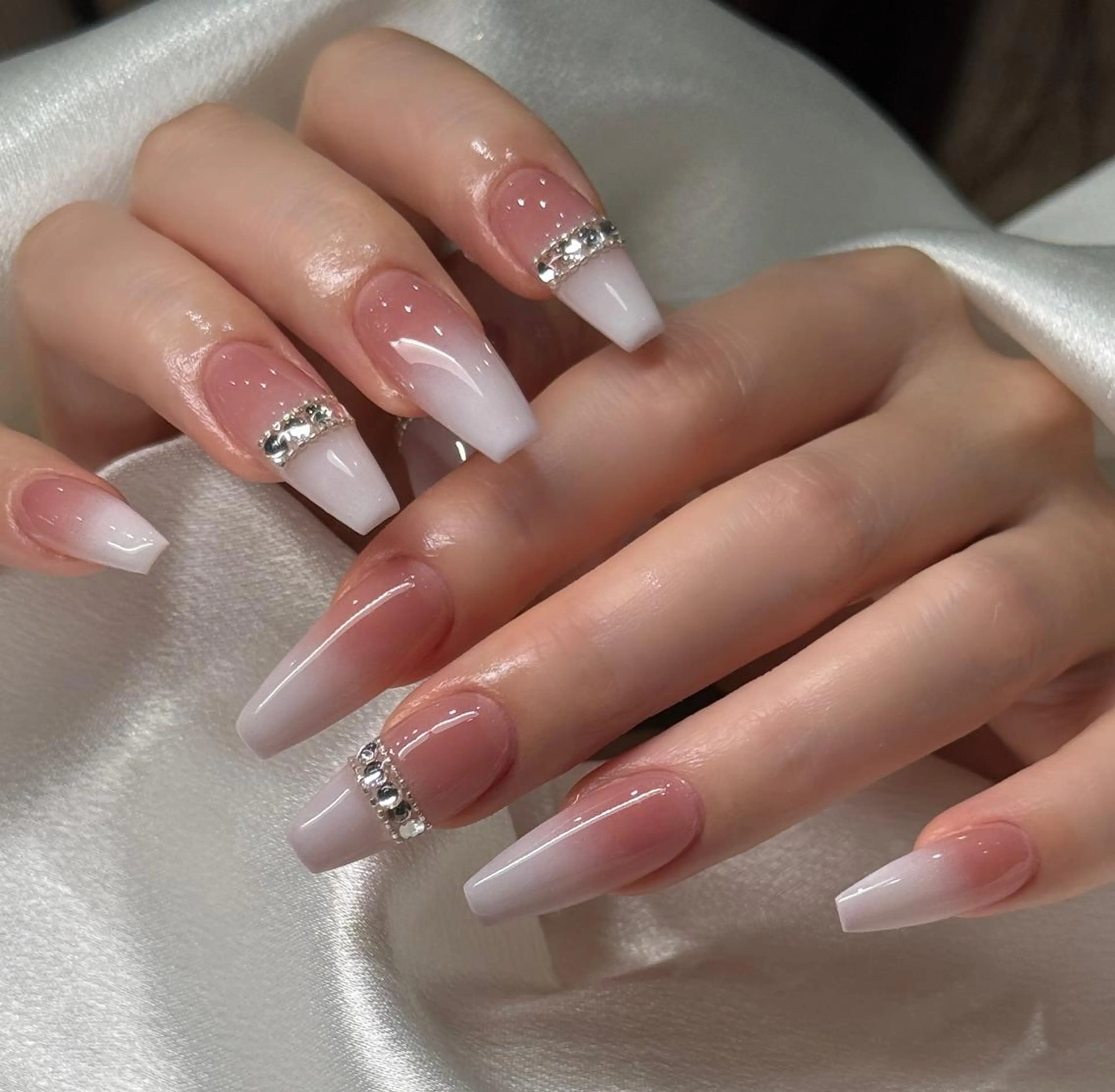 ネイル オーロラネイル ブルー チークネイル フットネイル フレンチネイル ハンドネイル NAILS168 新大久保店のネイルデザイン