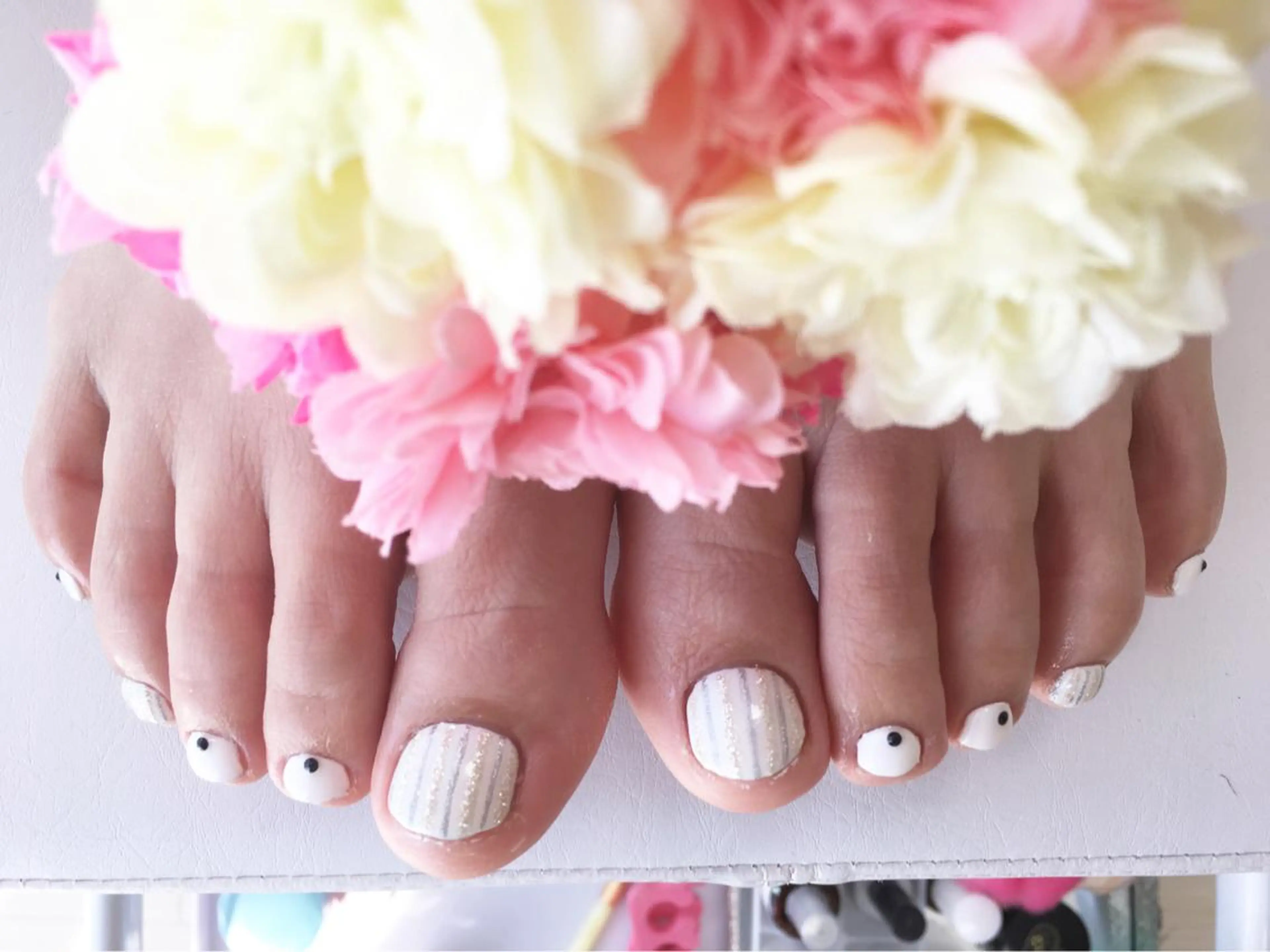 ネイル シルバー シンプルネイル ホワイト Petit Fleur所属・青柳 亜梨奈のマツエク・マツパデザイン