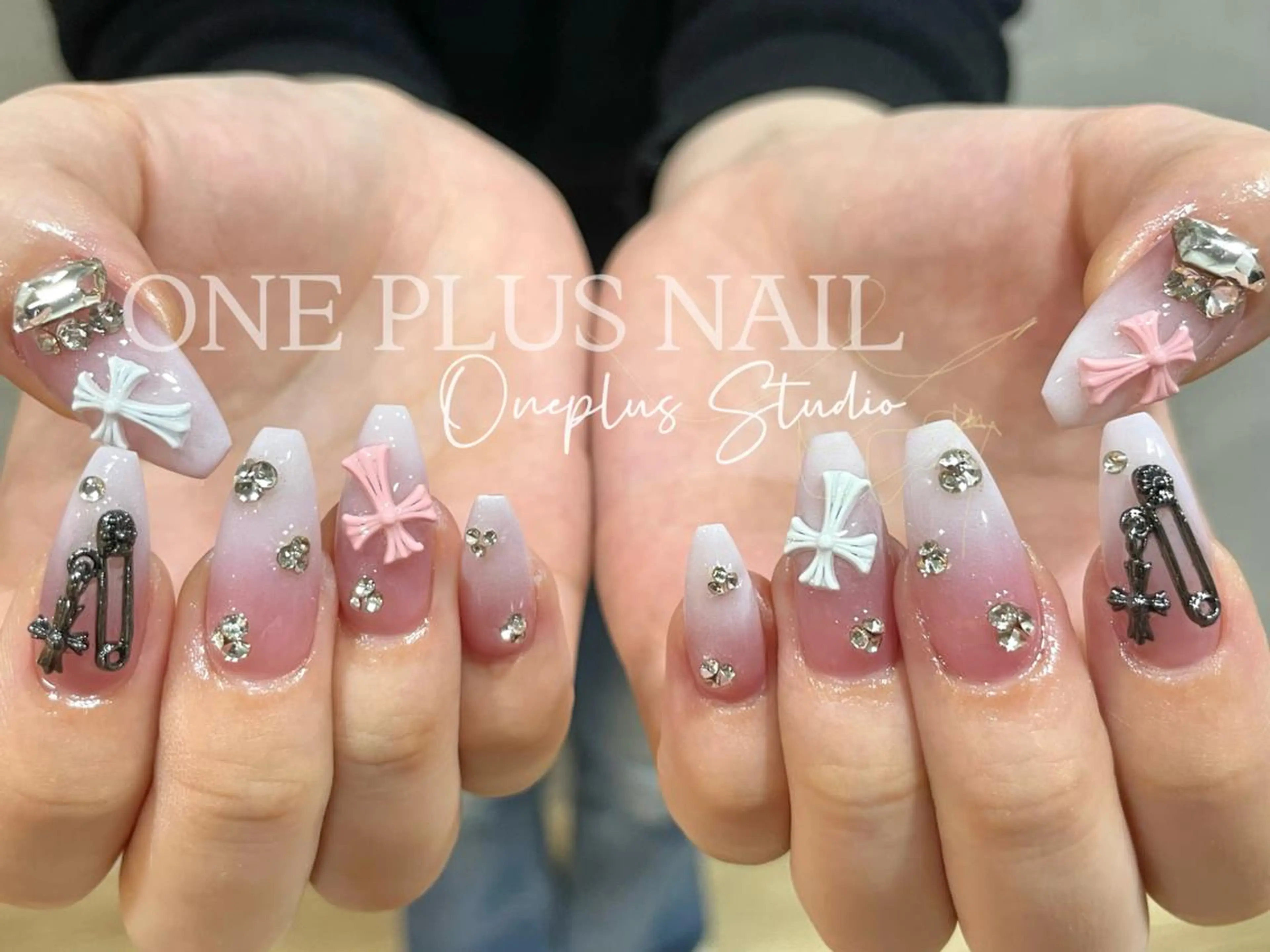 ネイル アートネイル オーロラネイル ガーリー キラキラネイル 韓国ネイル One plus StudioNailのネイルデザイン