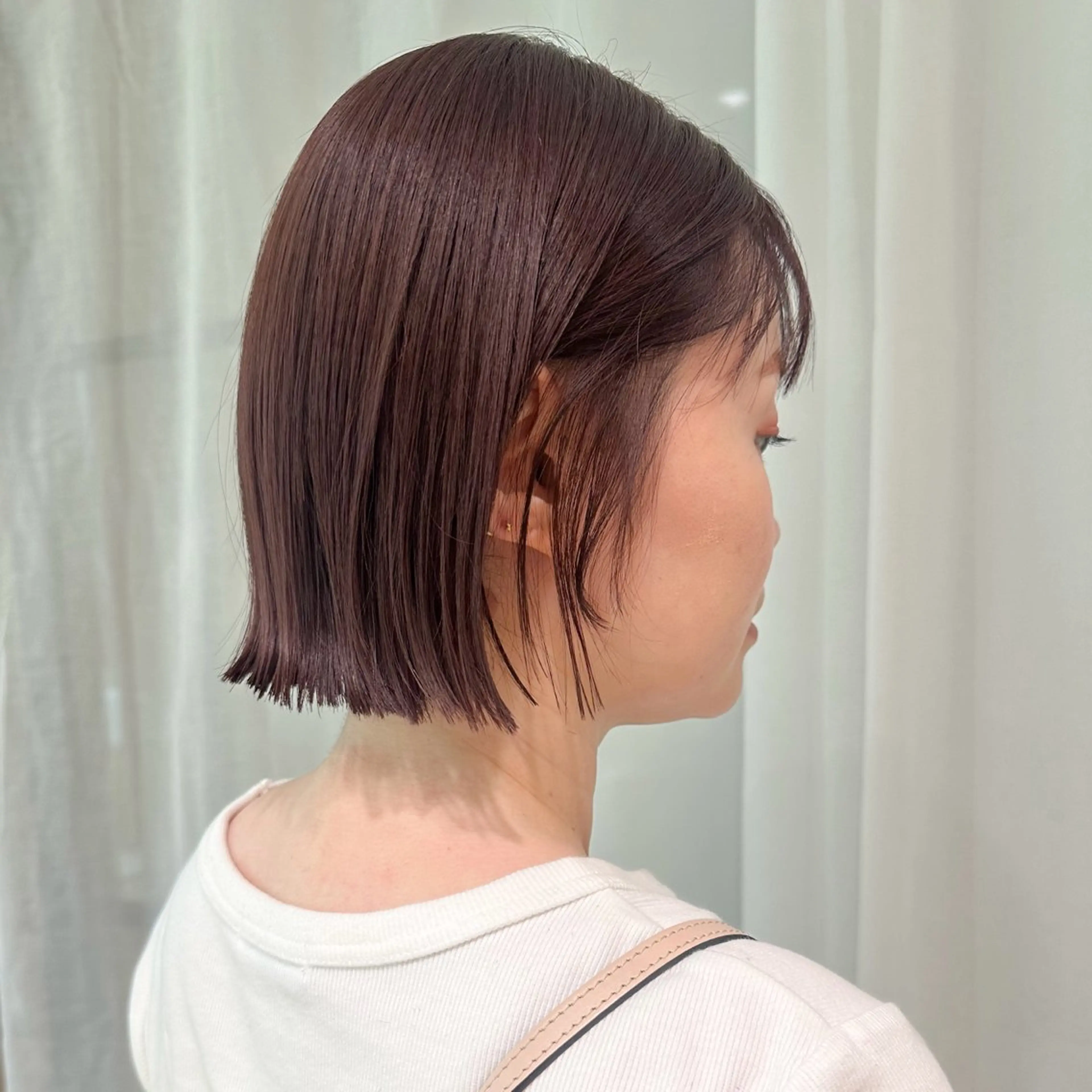 ミディアム バイオレットブラウン カット ヘアカラー トリートメント 平野恵/透明感カラー ブリーチ/ボブのヘアスタイル