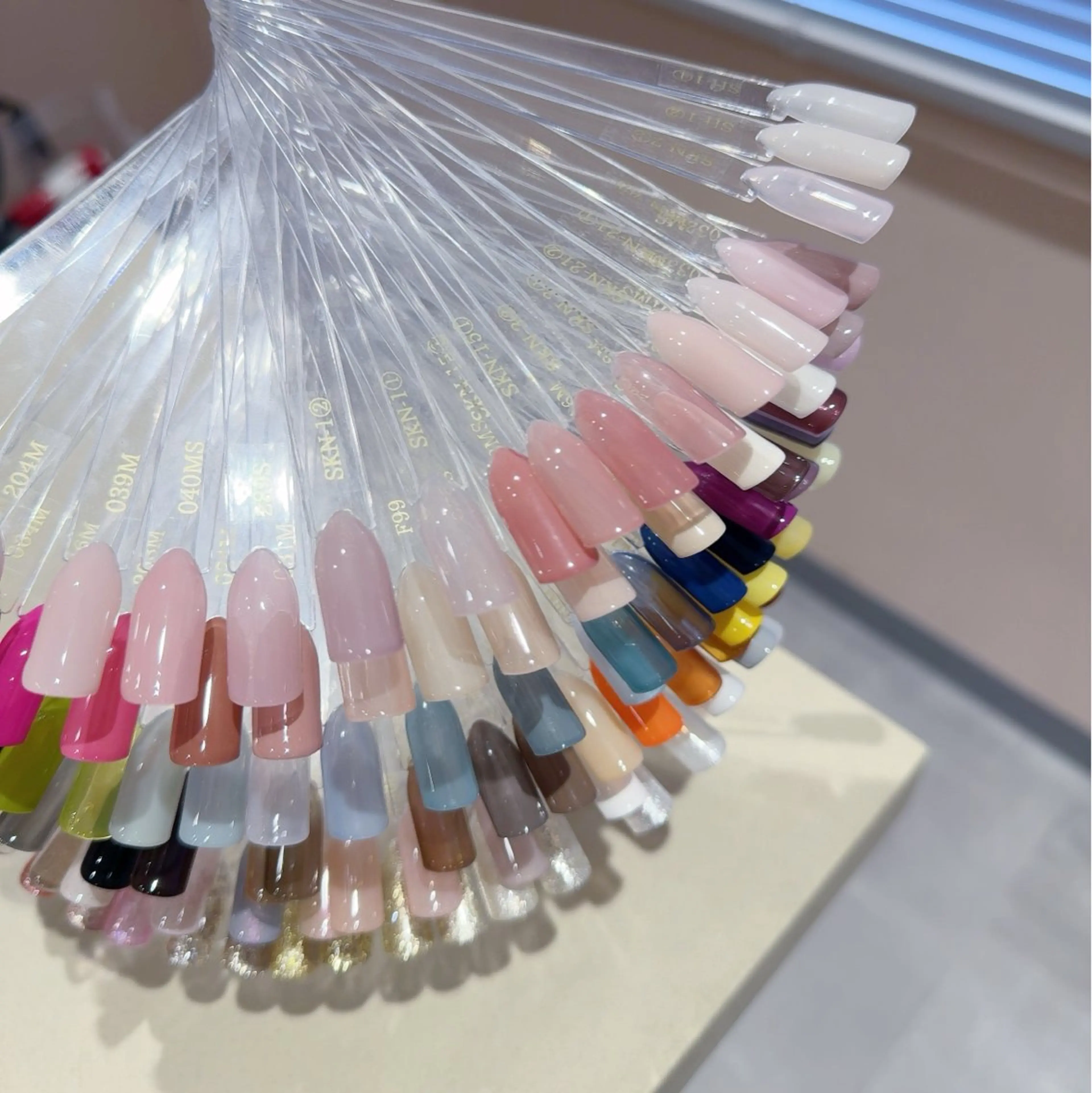 🎀【カラー・ラメグラデーション】🎀《HAND》 フィルイン施術〔オフ無90分/オフ有120分･初回他店オフ無料〕の写真