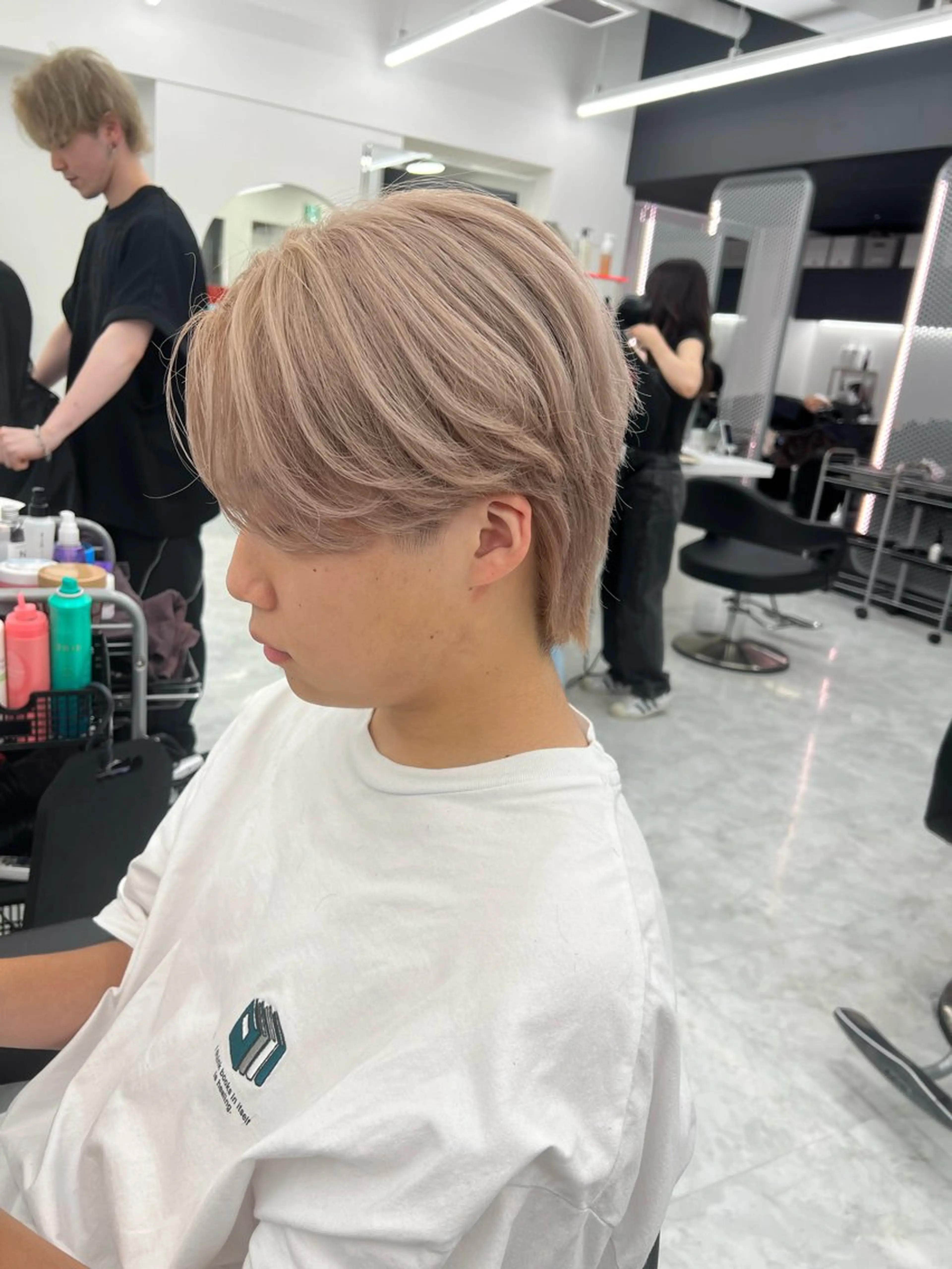 ミディアム カラー メンズ ミディアムパーマ センターパート メンズ韓国風 韓国マッシュ マッシュウルフ ヘアカラー トリートメント ヘッドスパ ヘアセット トレンド/レイヤー うる艶🪞CANDYのヘアスタイル