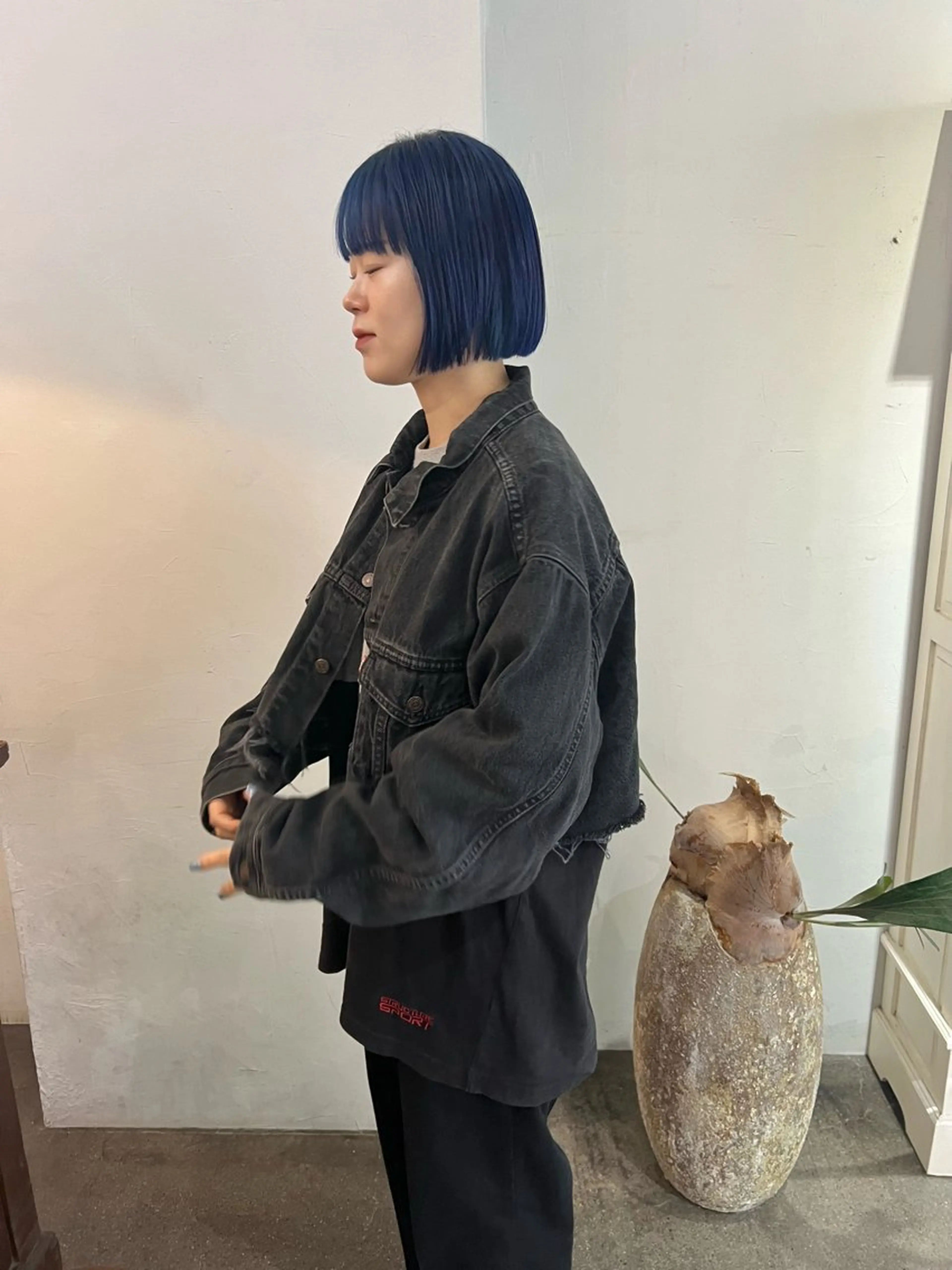 ショート カラー ブリーチ ネイビーカラー ボブ カット ヘアカラー 千葉 郁也のヘアスタイル