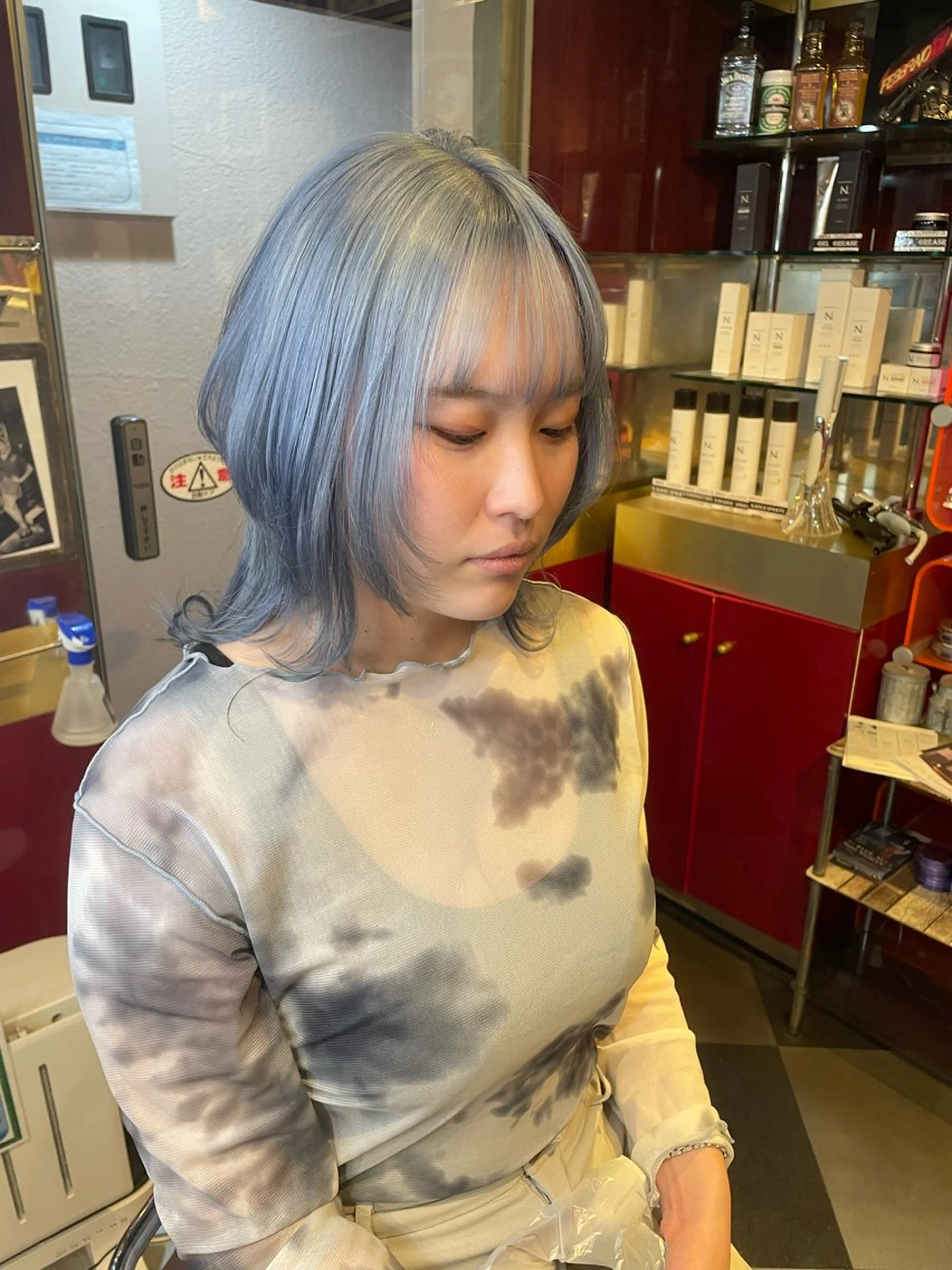 ミディアム カラー ブルーカラー ウルフカット 👑派手髪/カット 👑ANRYのヘアスタイル