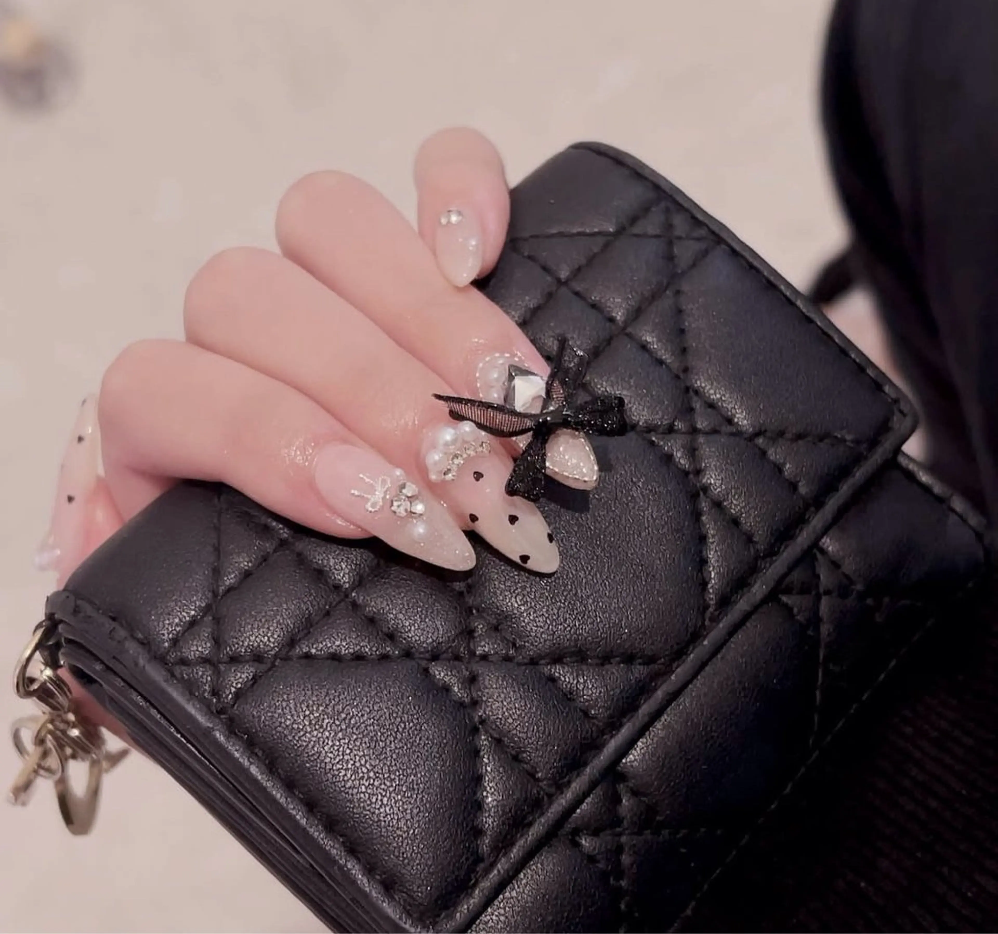 ネイル 長さ出し グラデーション キラキラネイル 韓国ネイル ラメ(グリッター) ハンドネイル ハンドケア Chisa Nail Studio所属・チ サのネイルデザイン